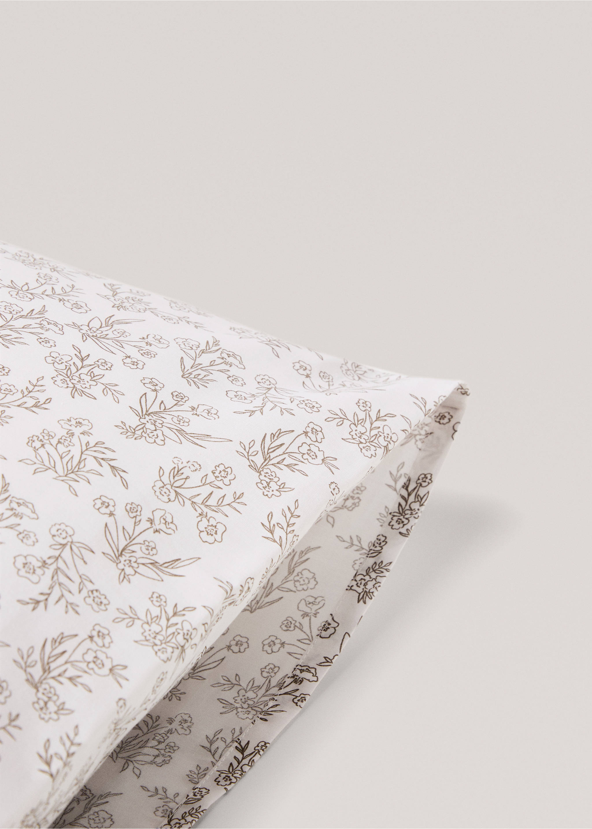 Cotton pillowcase with floral design 60x60cm - Details of the article 2, Medium Grey. Ref: 77030605-00.
