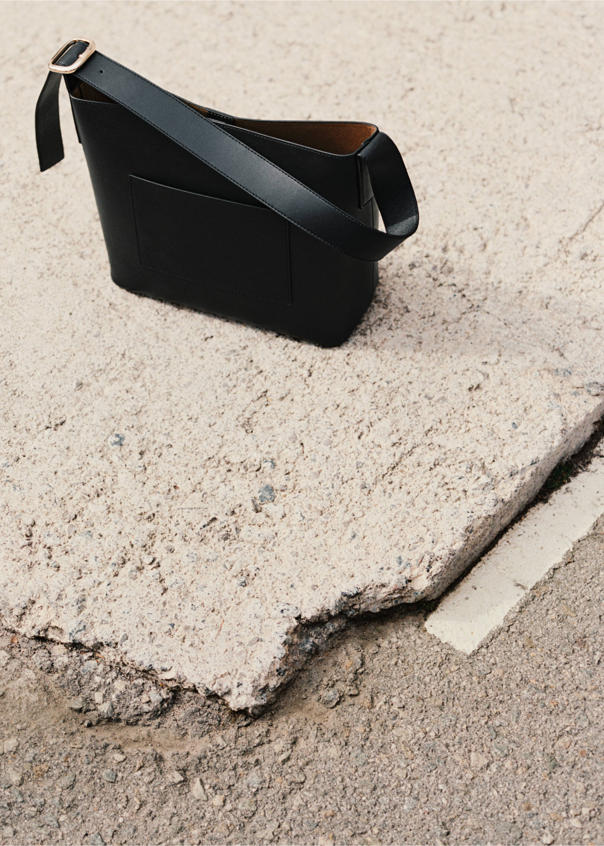 Leather shopper bag - Details of the article 6, Black. Ref: 77030613-00.