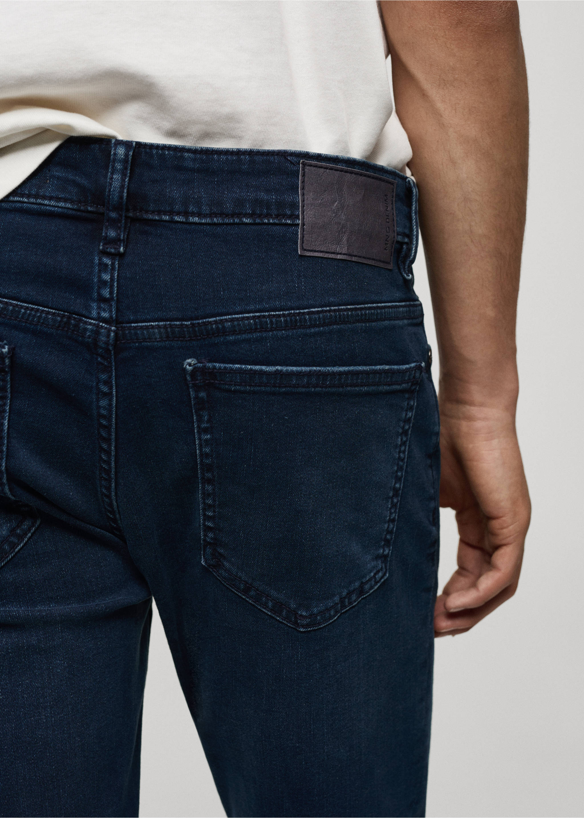 Jude skinny-fit jeans - Details of the article 6, Deep Dark Blue. Ref: 77030620-00.