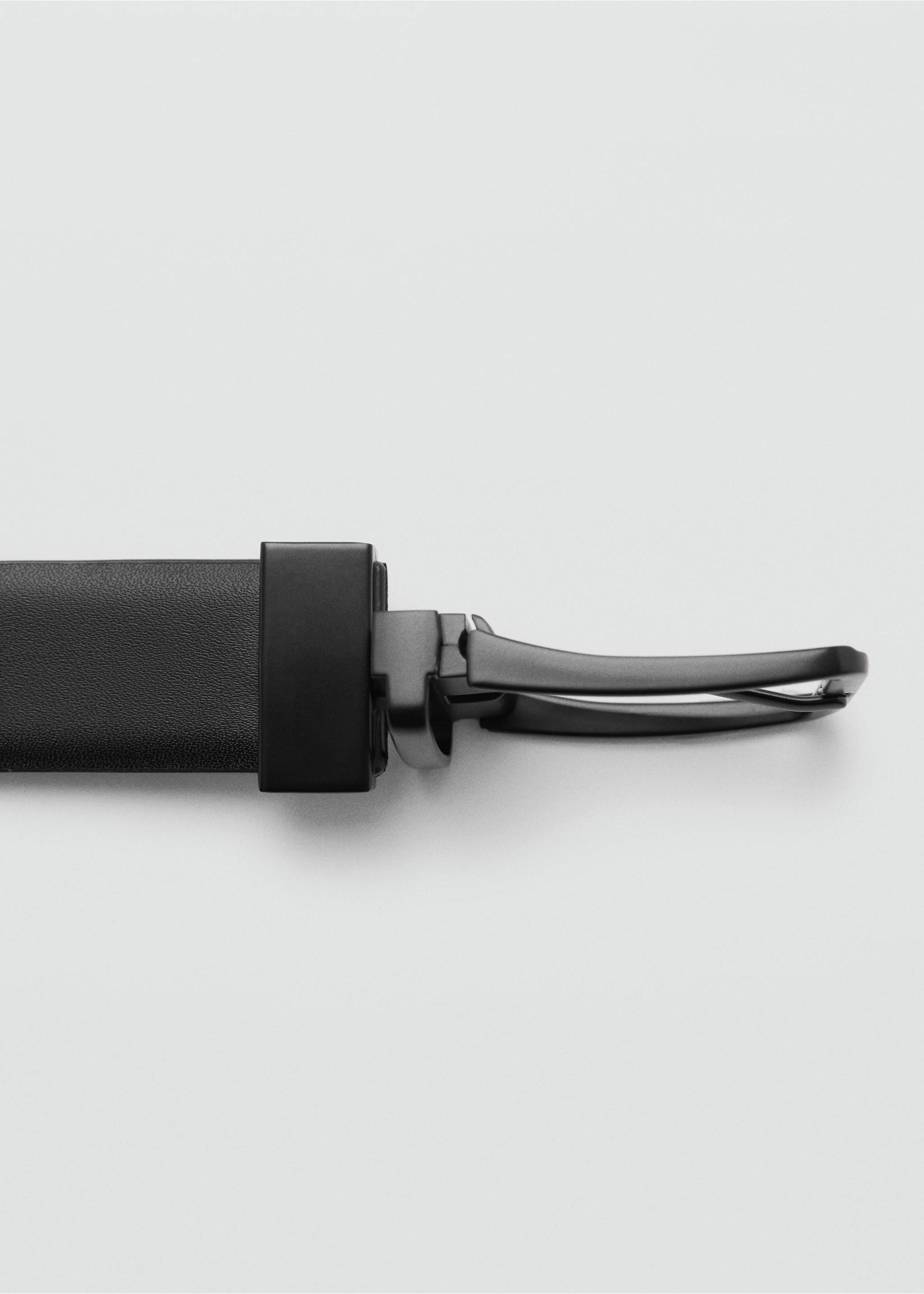 Cinturón piel acabado cocodrilo - Detalle del artículo 3, Negro. Ref: 77030622-00.