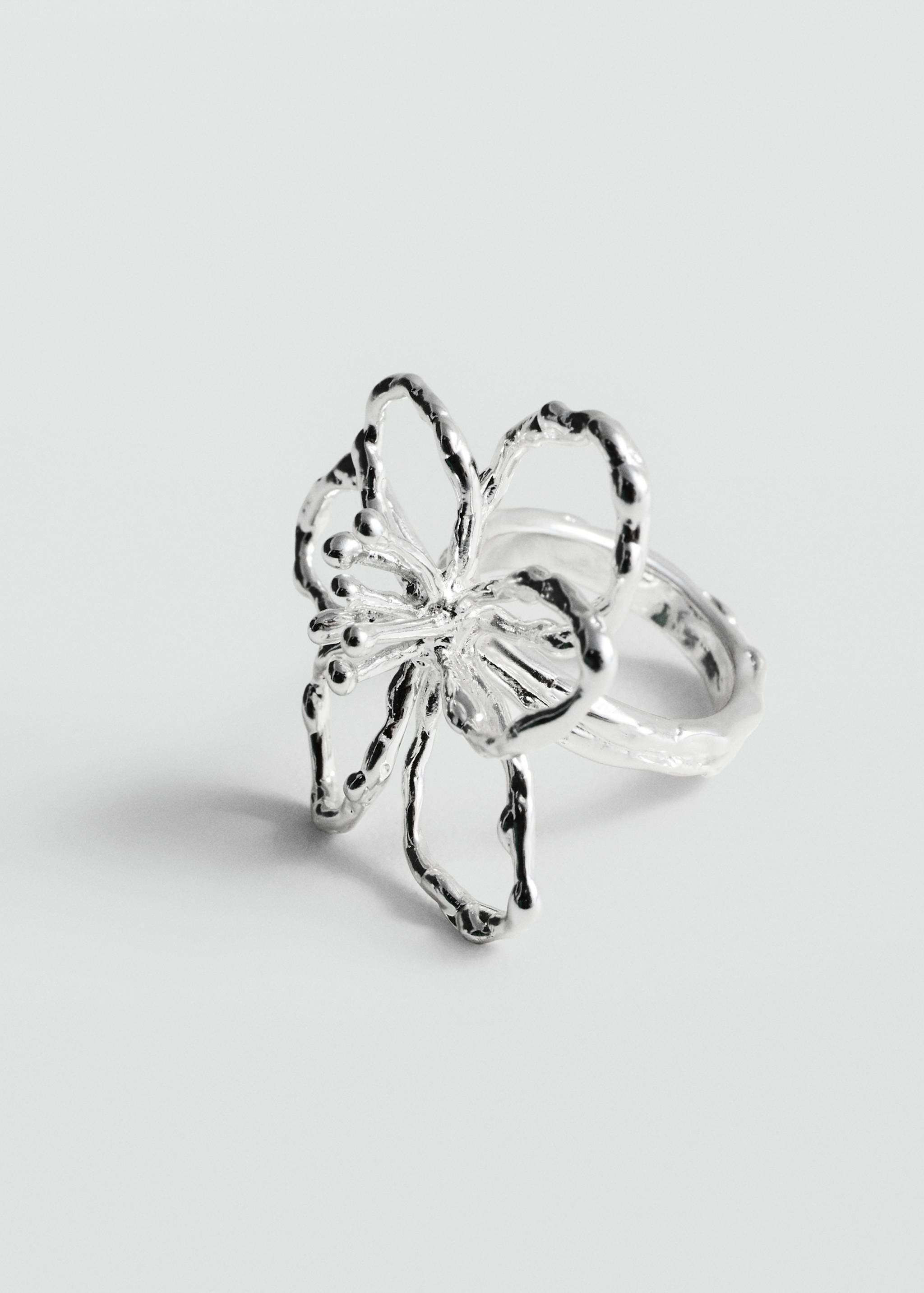 Embossed flower ring - Medium plane
