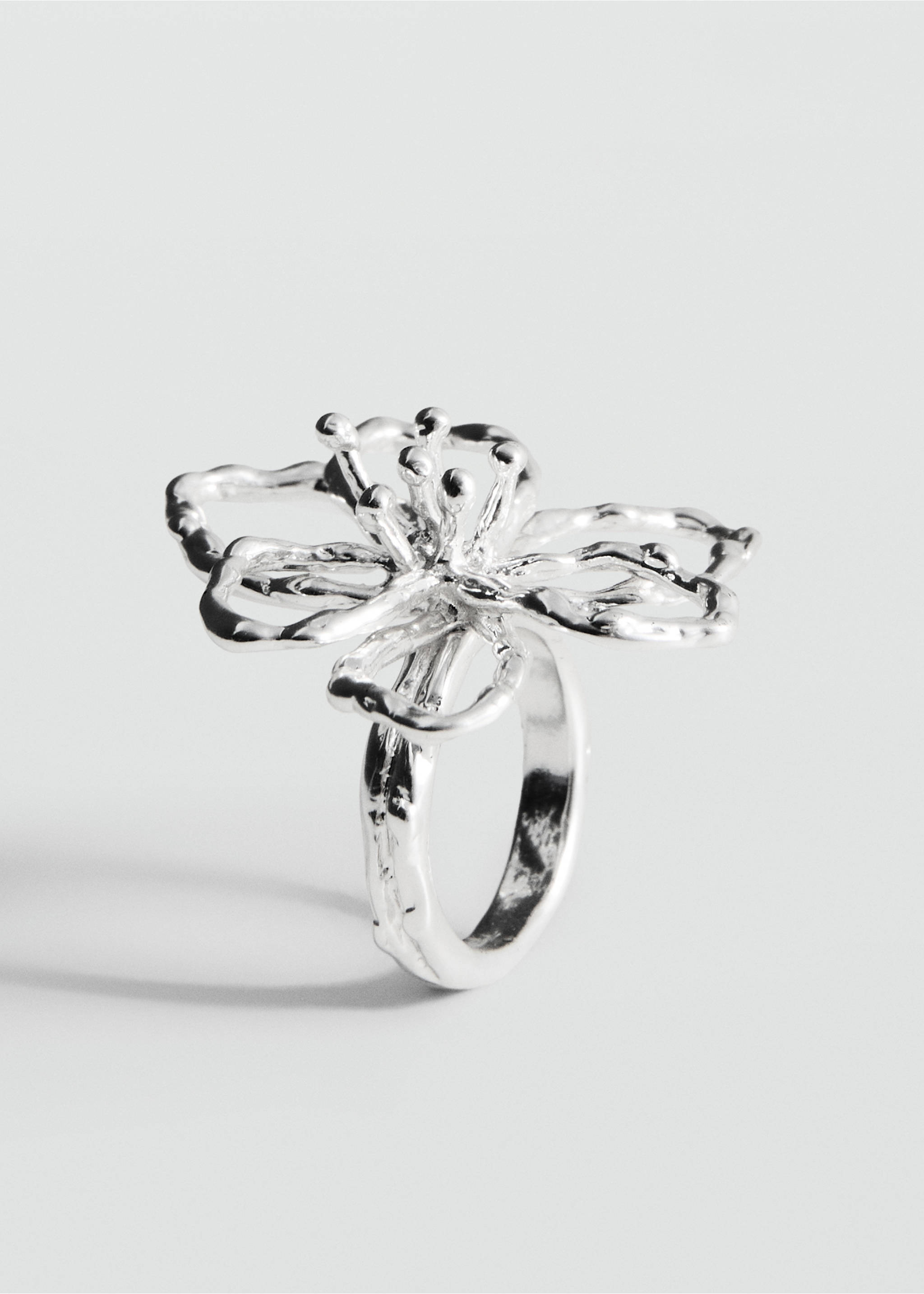 Embossed flower ring - Details of the article 1, Silver. Ref: 77030637-00.
