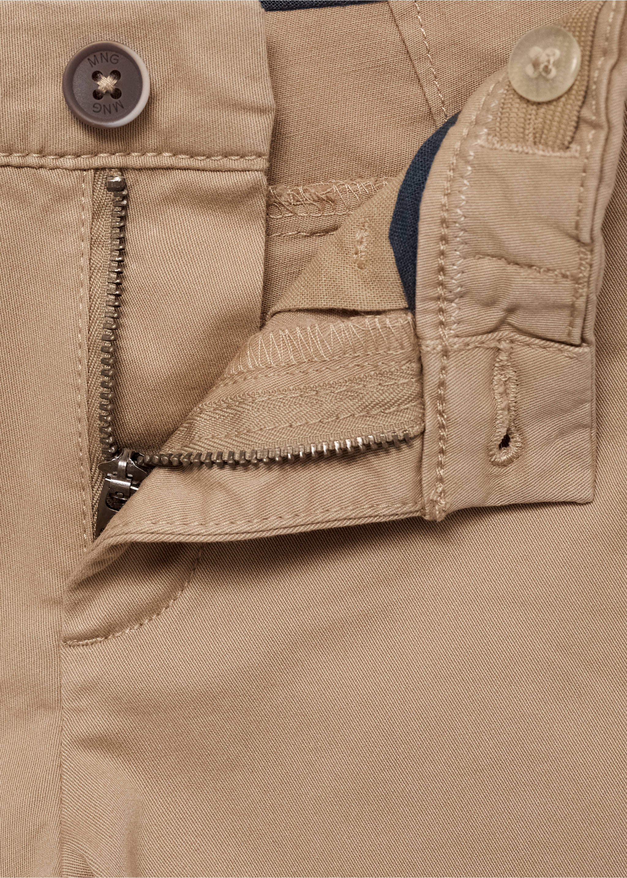 Cotton chinos - Details of the article 8, Beige. Ref: 77031011-00.
