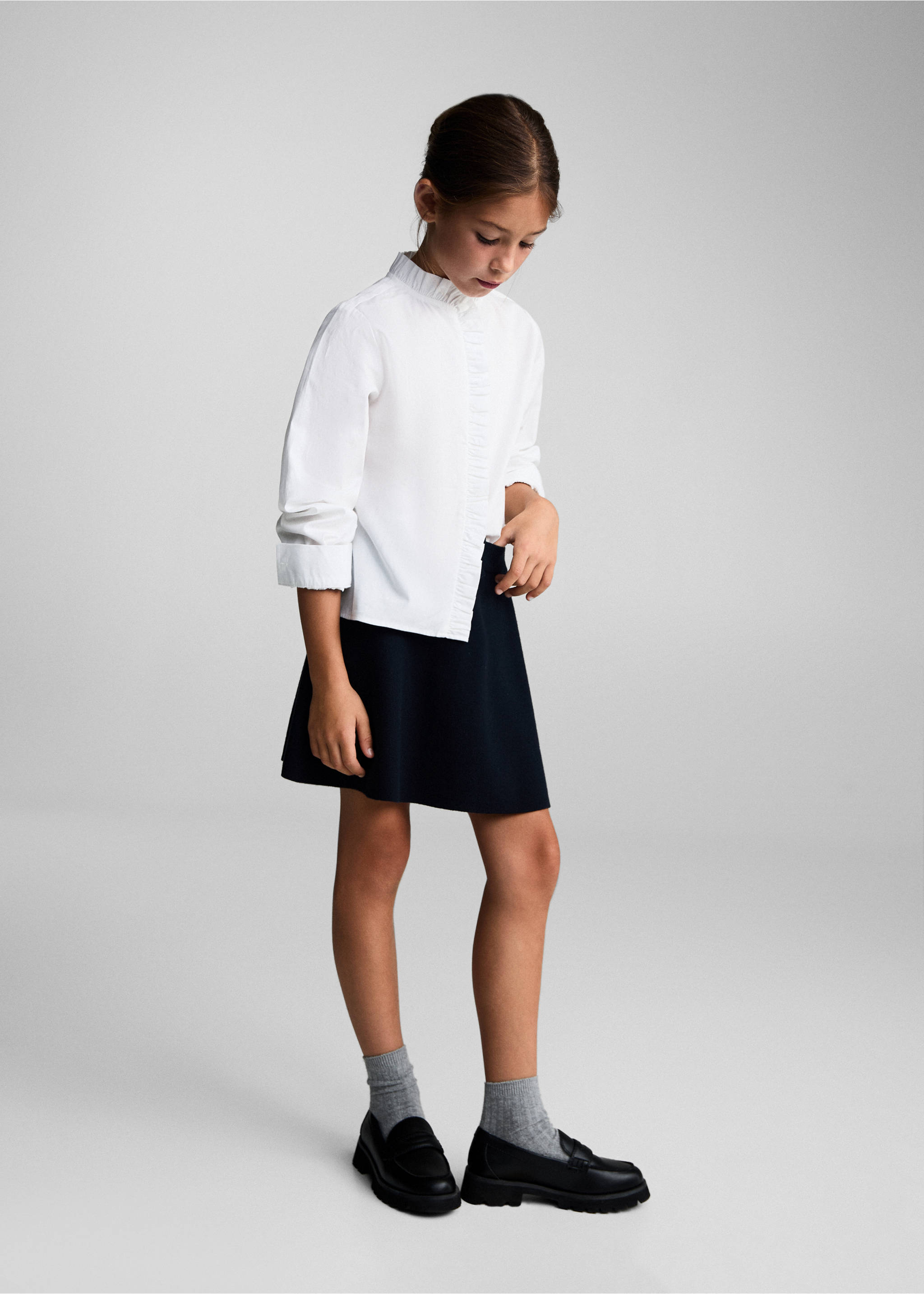 Košile s detailem volánů - Celkový náhled, Bílá. Ref: 77031507-00.