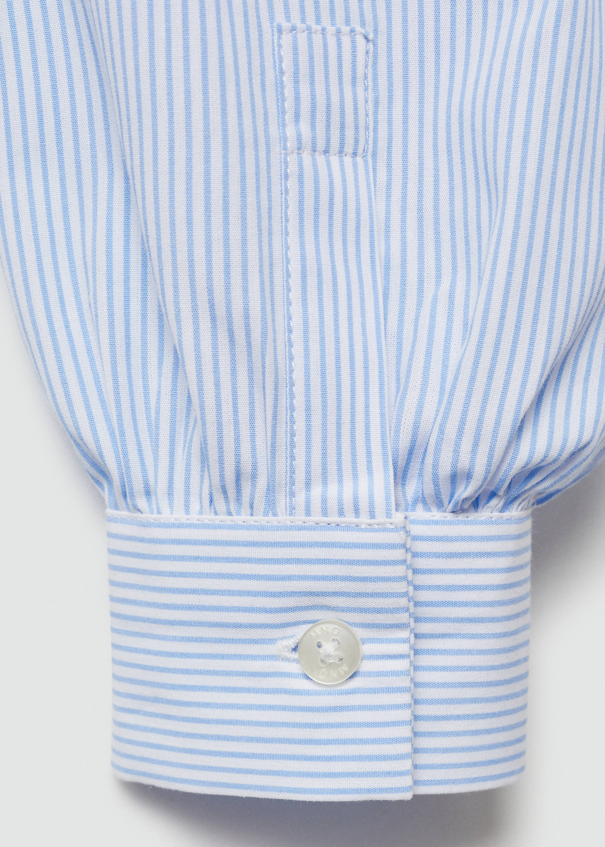 Košile s detailem volánů - Detail zboží 0