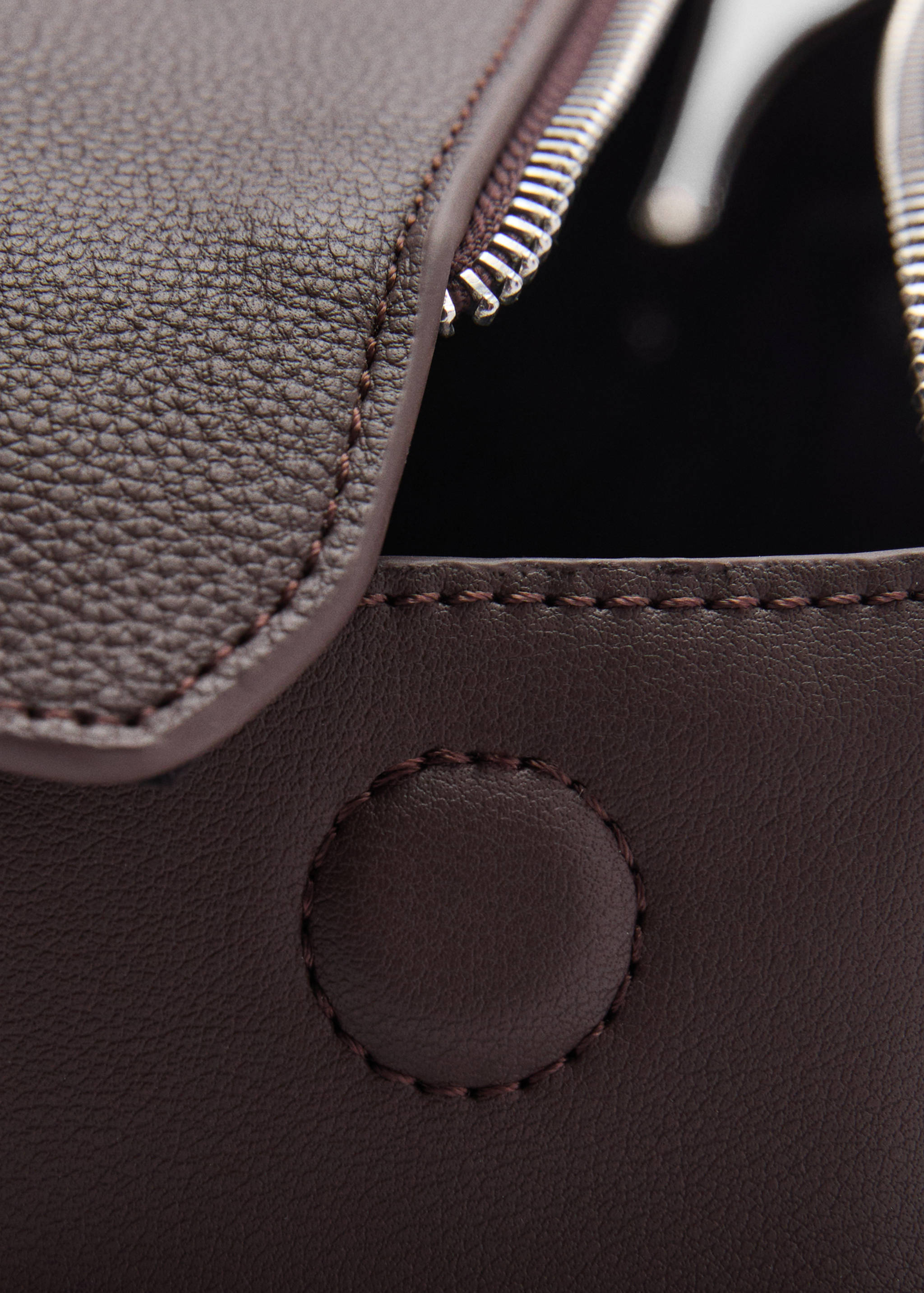 Kosmetiktasche mit Reißverschluss in genarbter Optik - Detail des Artikels 2