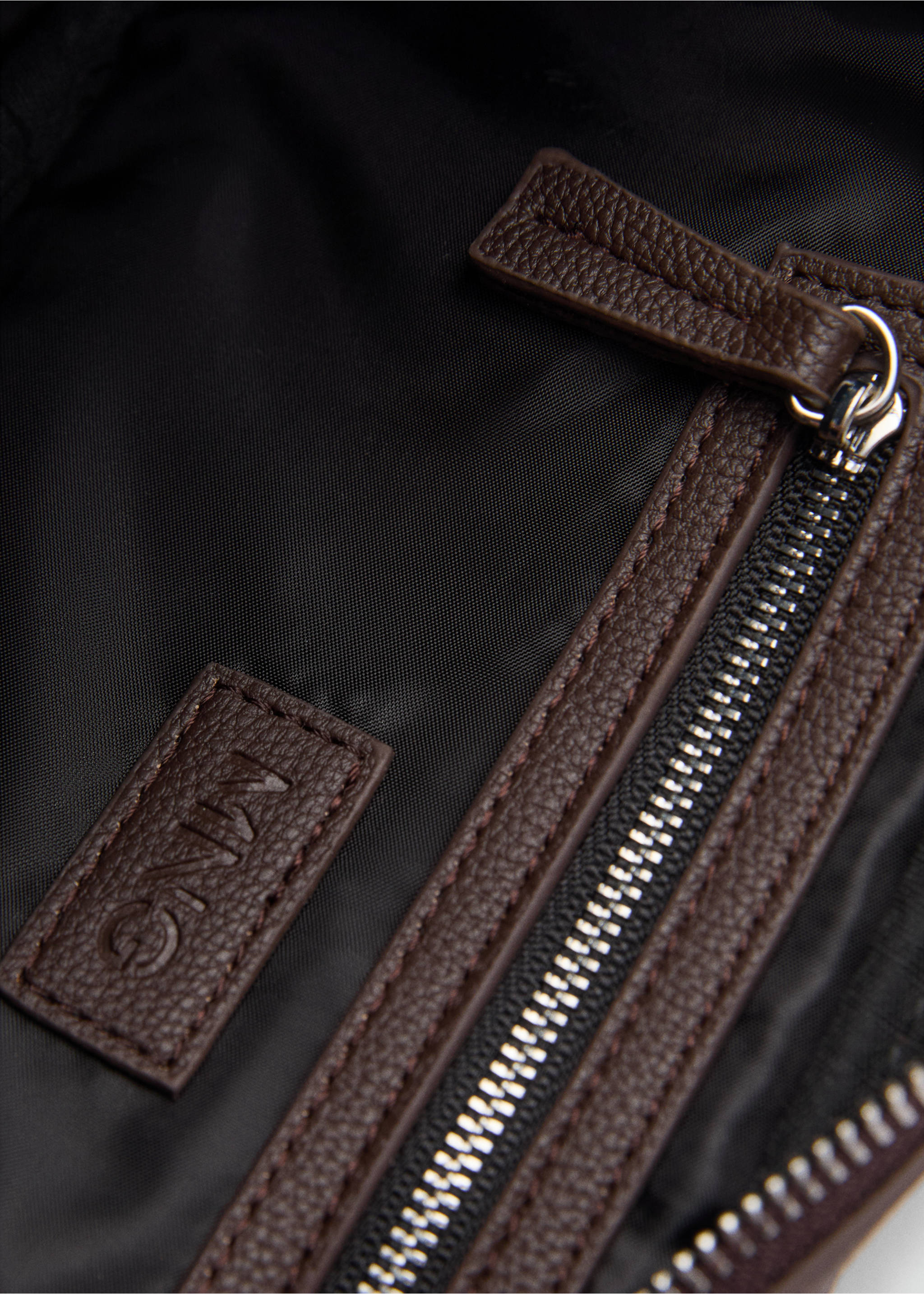 Kosmetiktasche mit Reißverschluss in genarbter Optik - Detail des Artikels 3, Braun. Ref: 77032545-00.