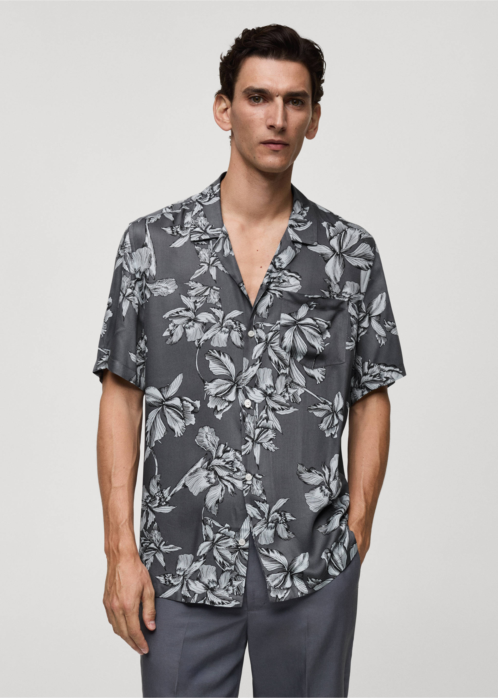 Regular Fit-Hemd mit Hawaiiprint - Mittlere Ansicht, Anthrazit. Ref: 77032548-00.