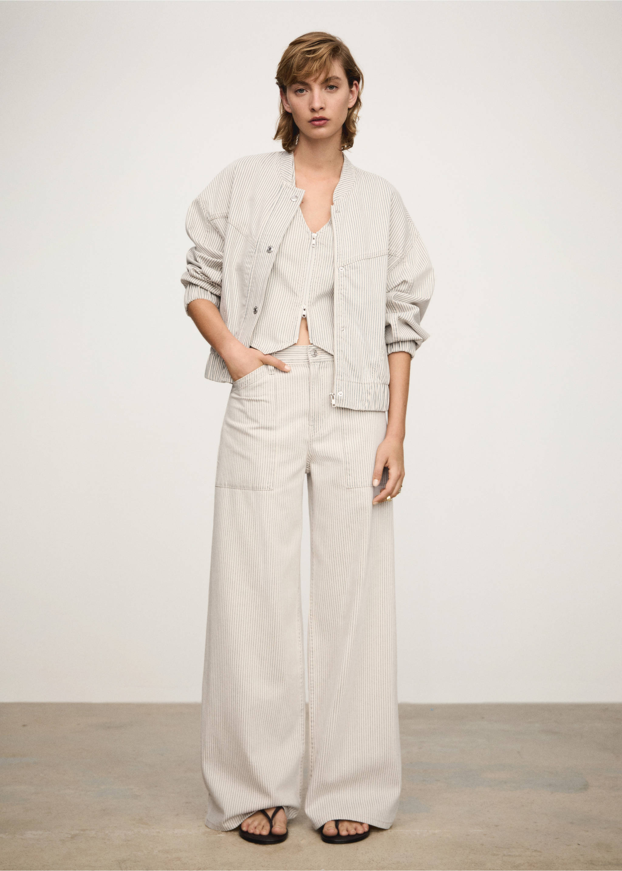 Gestreifte Wideleg-Jeans - Allgemeine Ansicht, Beige. Ref: 77032915-00.