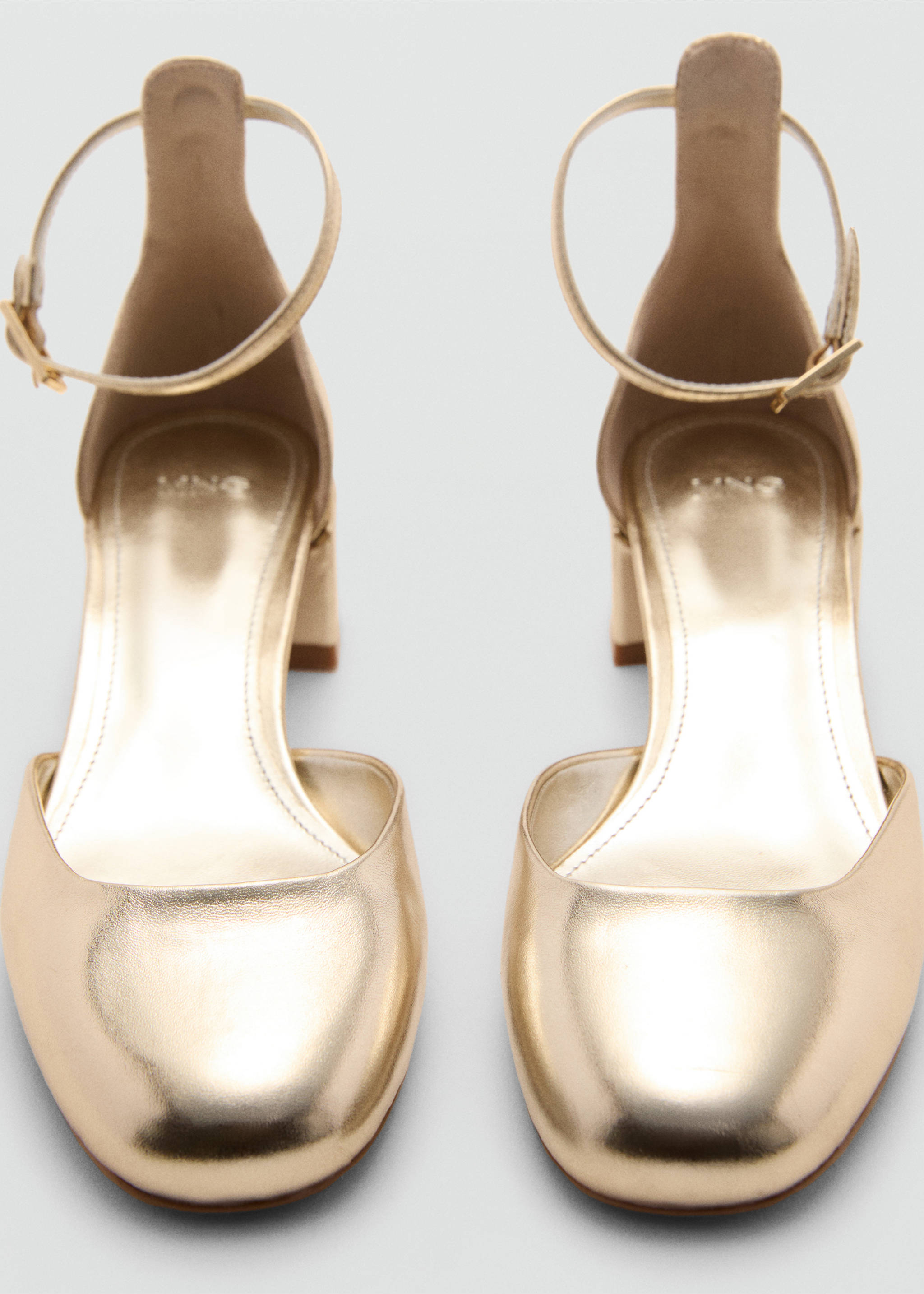 Patent-effect stiletto-heel shoes - Details of the article 2, Gold. Ref: 77032922-00.