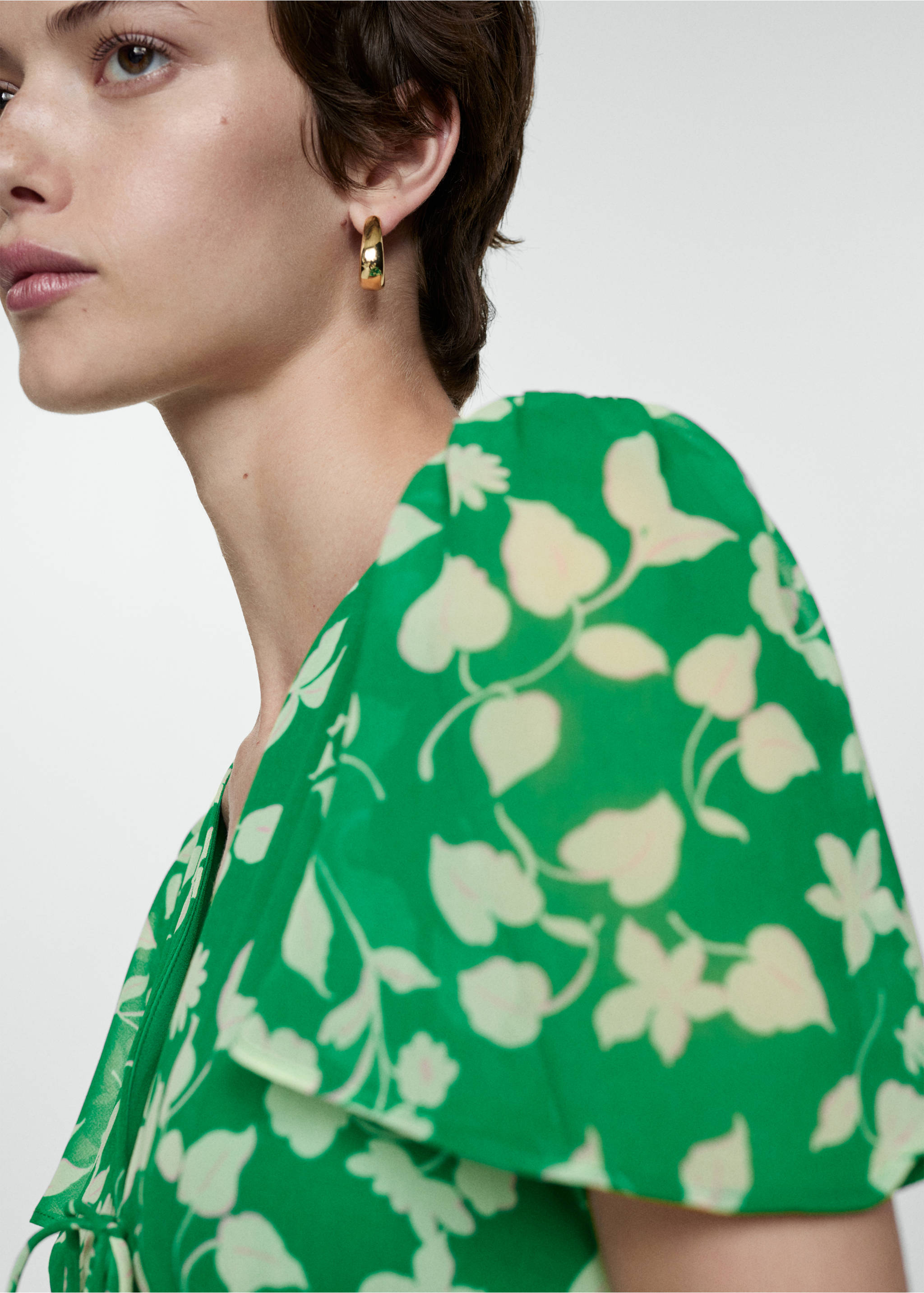 Printed short dress - Details of the article 1, Green. Ref: 77032926-00.