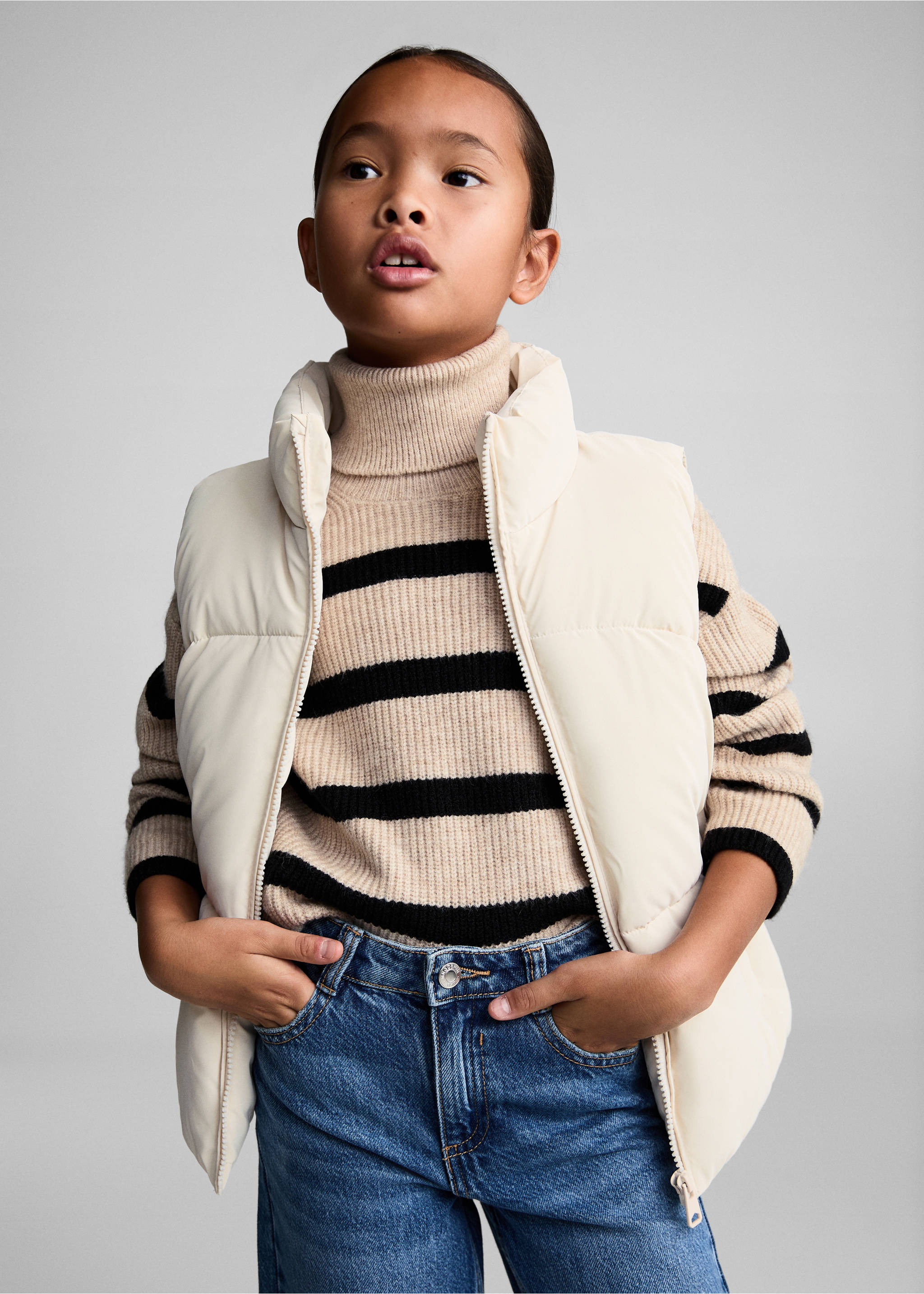 Quilted gilet - Details of the article 1, Ecru. Ref: 77033267-00.