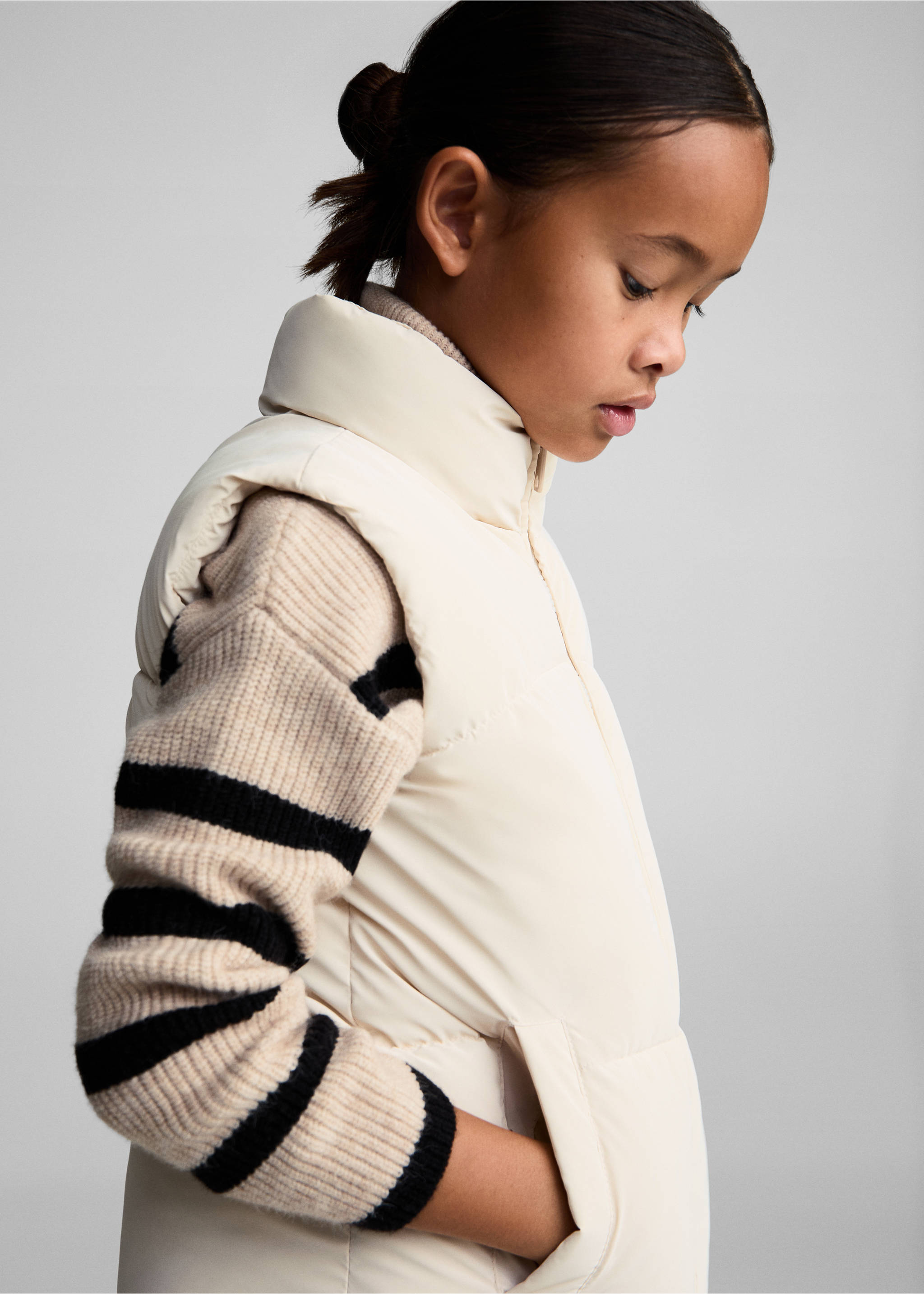 Quilted gilet - Details of the article 4, Ecru. Ref: 77033267-00.