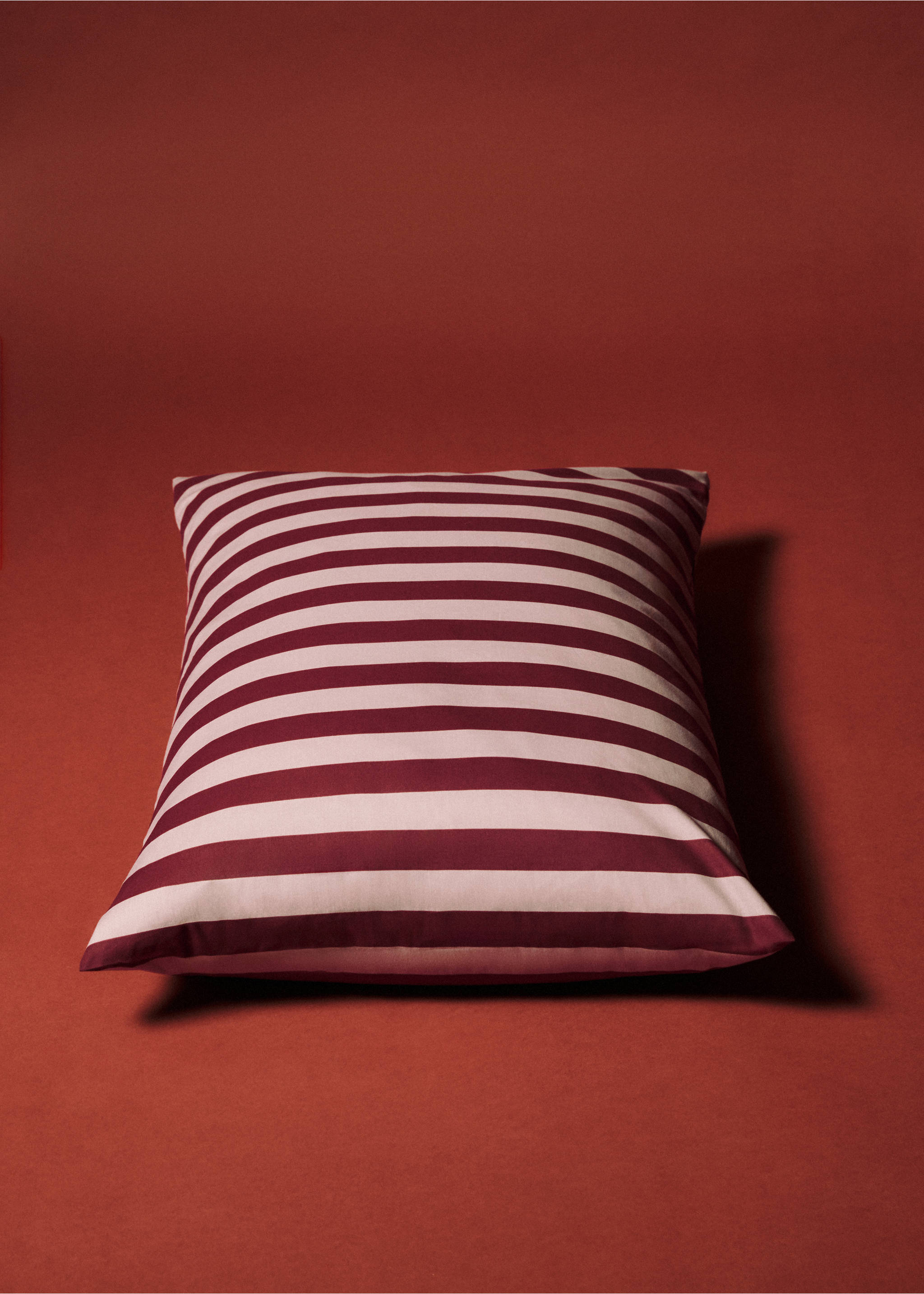 Cotton percale kodak-stripe percale pillowcase 50x75cm - Details of the article 7, Pink. Ref: 77033276-00.