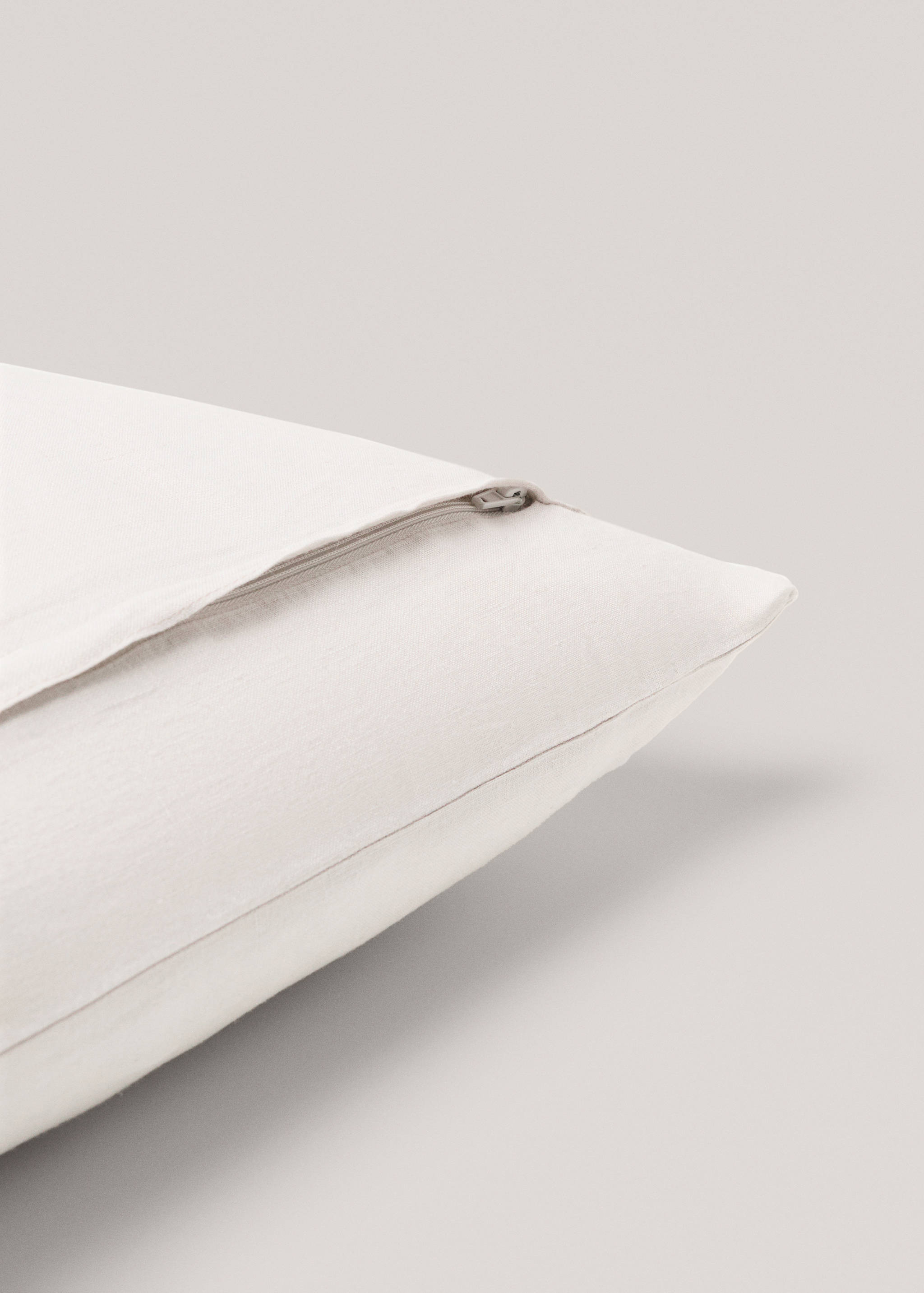 Striped linen cushion case - Details of the article 4