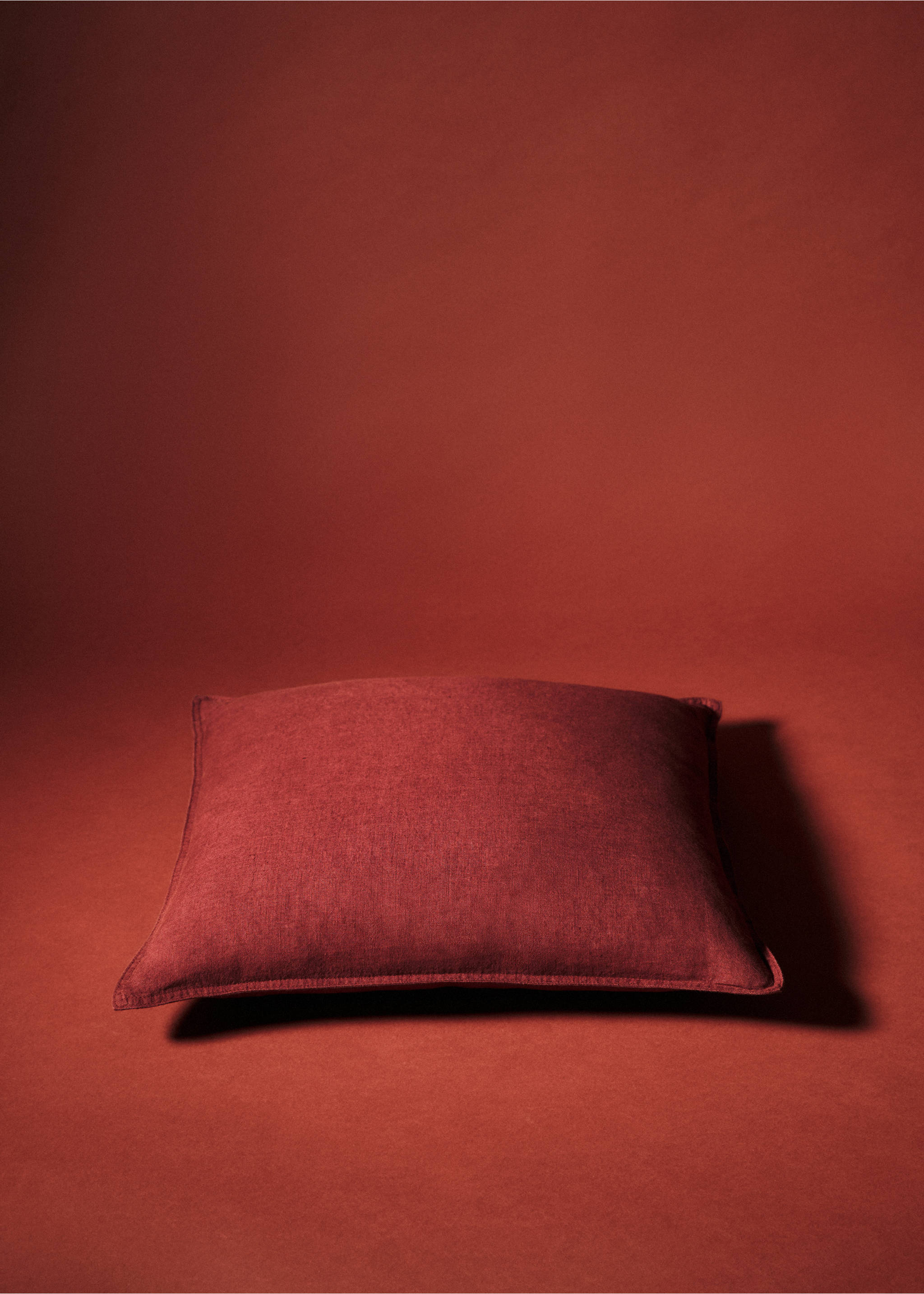 Housse de coussin 100 % lin 45x45 cm - Détail de l'article 7, Bordeaux. Ref: 77033278-00.