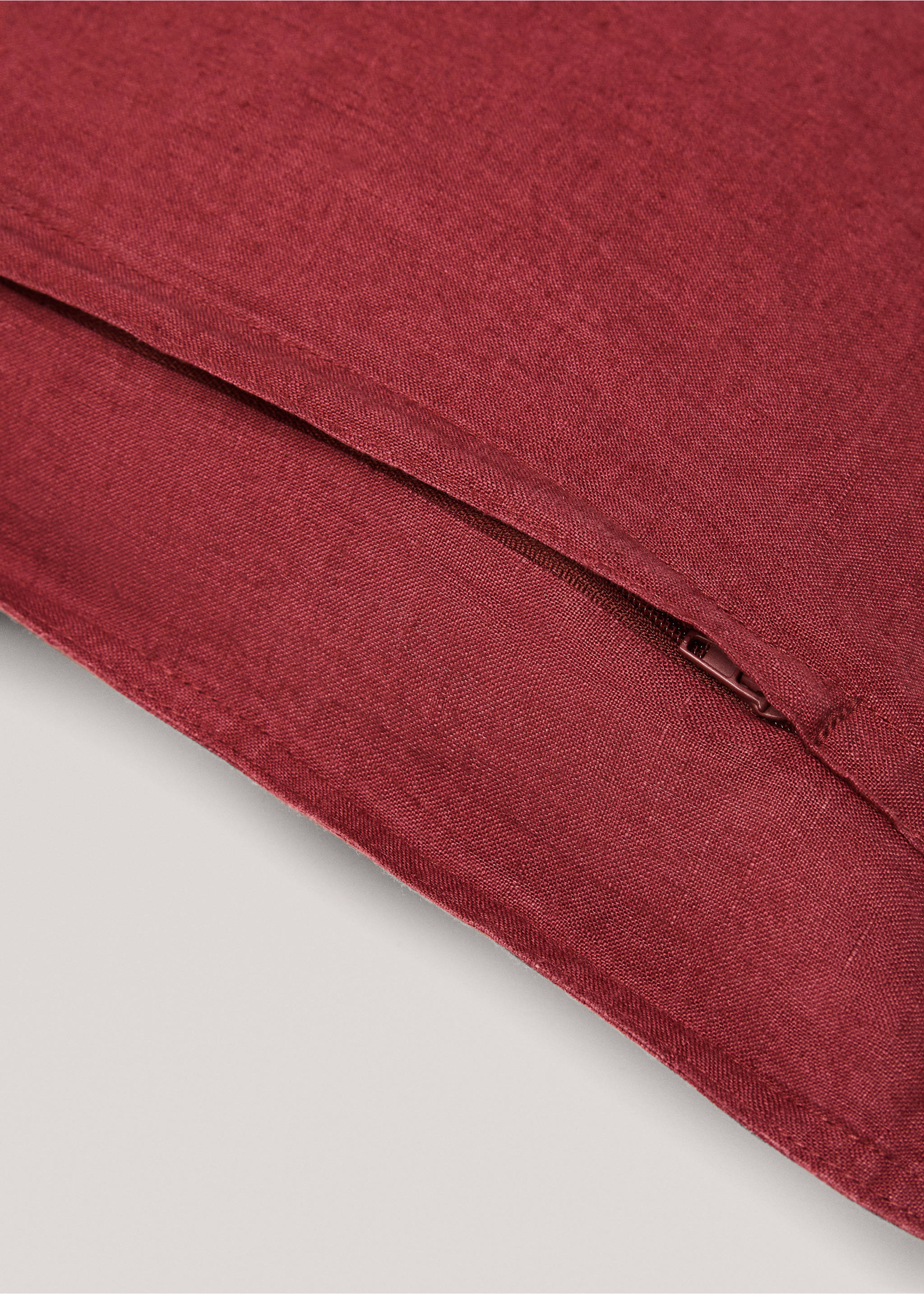 Housse de coussin 100 % lin 45x45 cm - Détail de l'article 4, Bordeaux. Ref: 77033278-00.