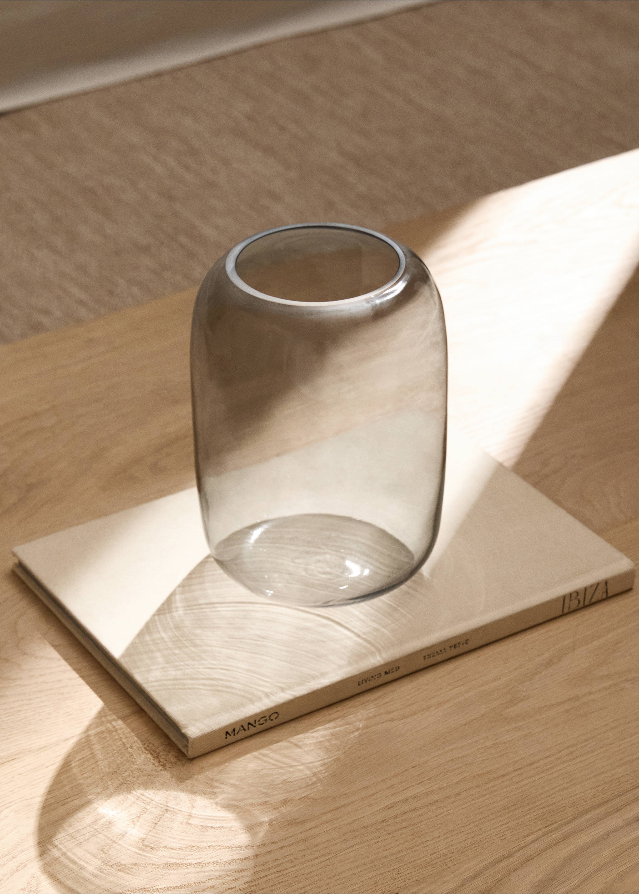 Grey glass vase 15.5x22cm - General plane, Grey. Ref: 77033284-00.