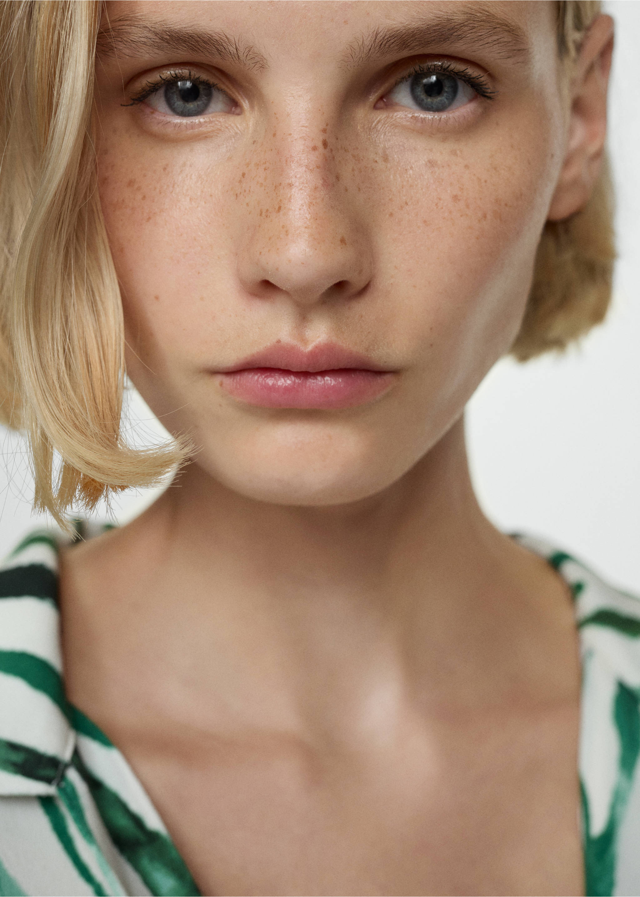 Printed jumpsuit with bow - Details of the article 1, Off White. Ref: 77033295-00.