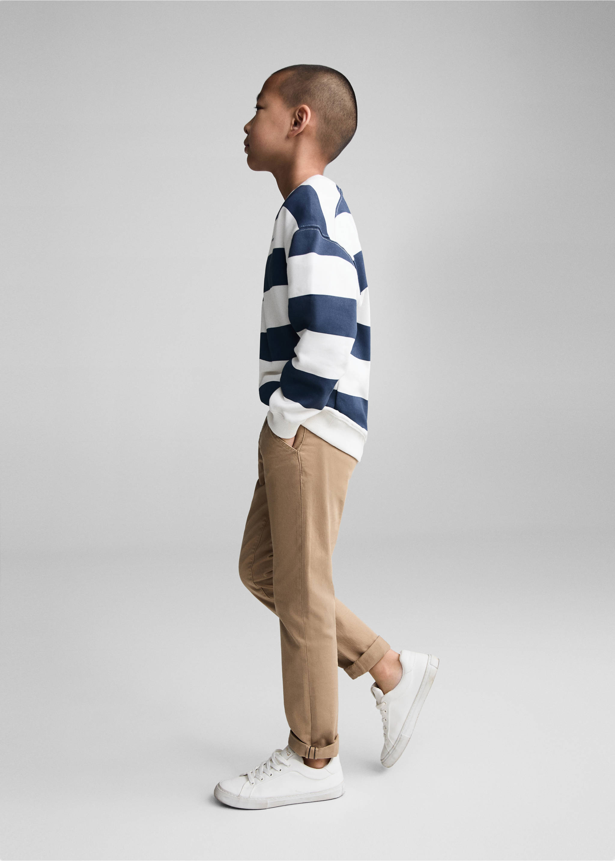 Elastic waist trousers - Details of the article 1, Sand. Ref: 77034013-00.