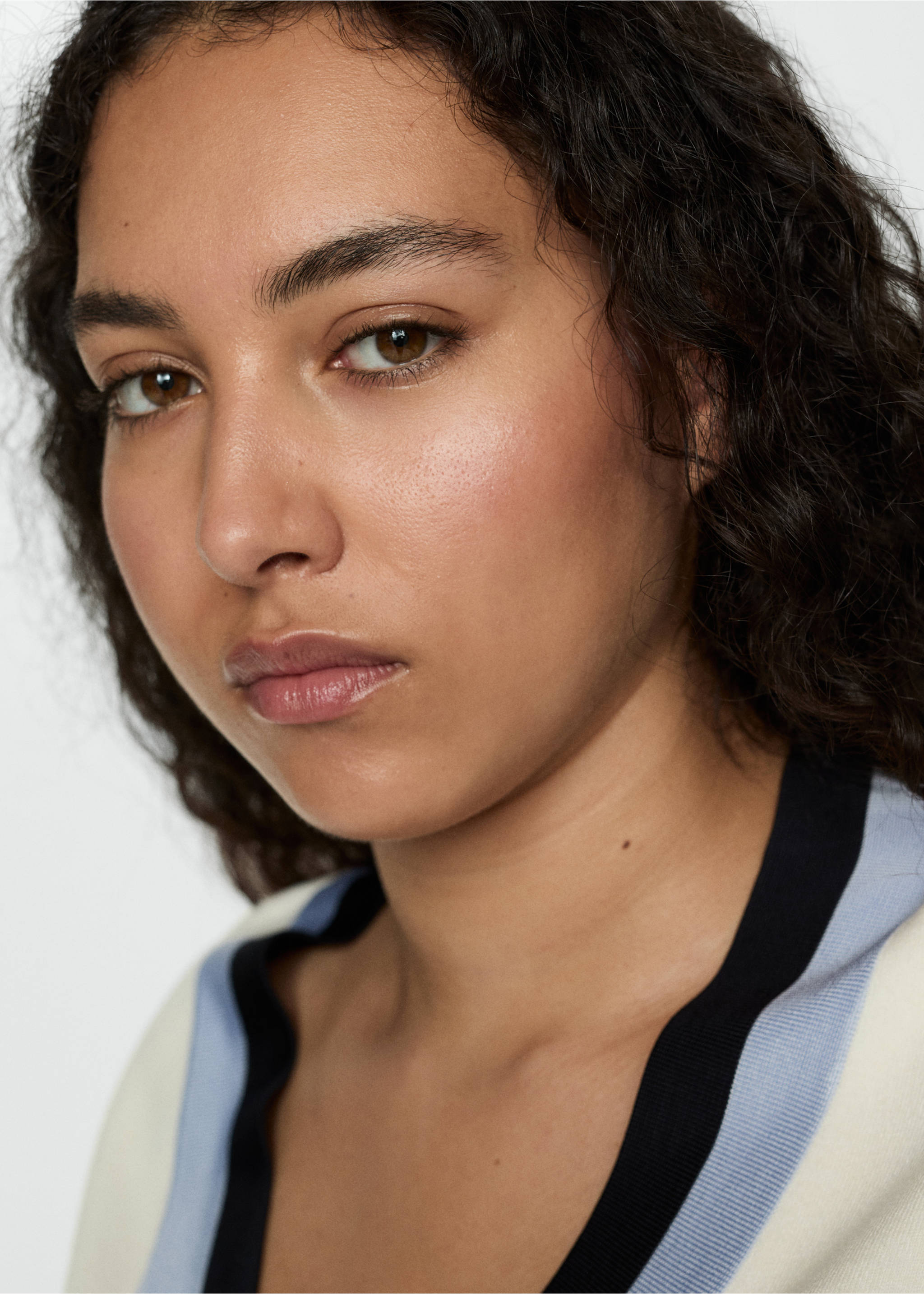 Jersei detall ratlles - Detall de l'article 4, Cru. Ref: 77034015-00.