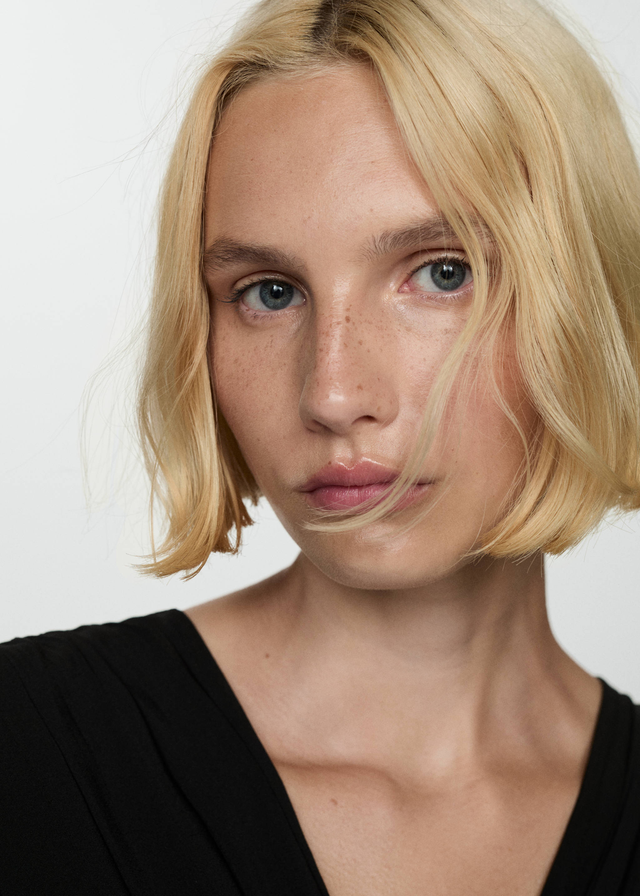 Plisowana sukienka o rozszerzanym kroju - Szczegóły artykułu 1