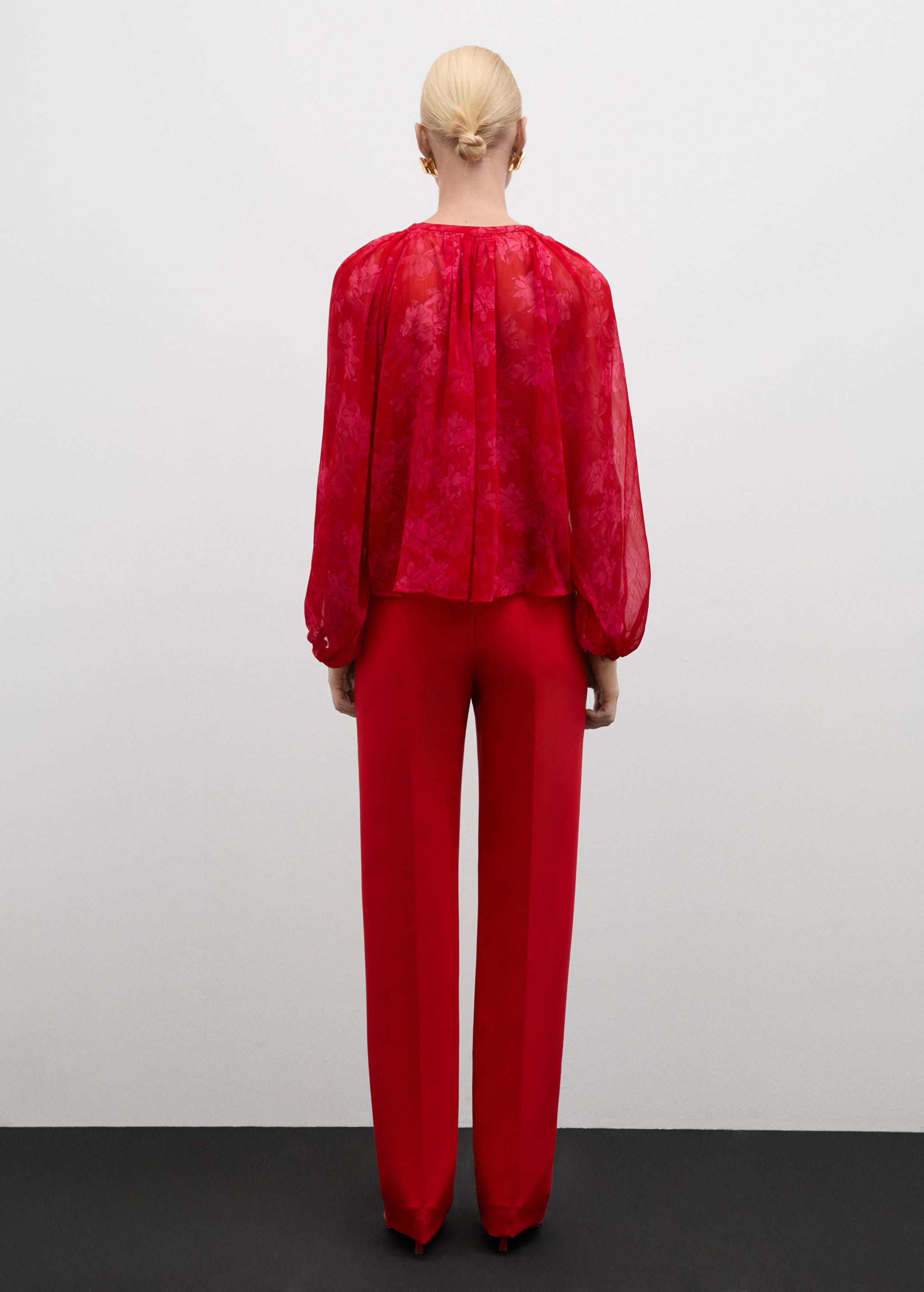 Semi-transparent floral-print blouse - Reverse of the article