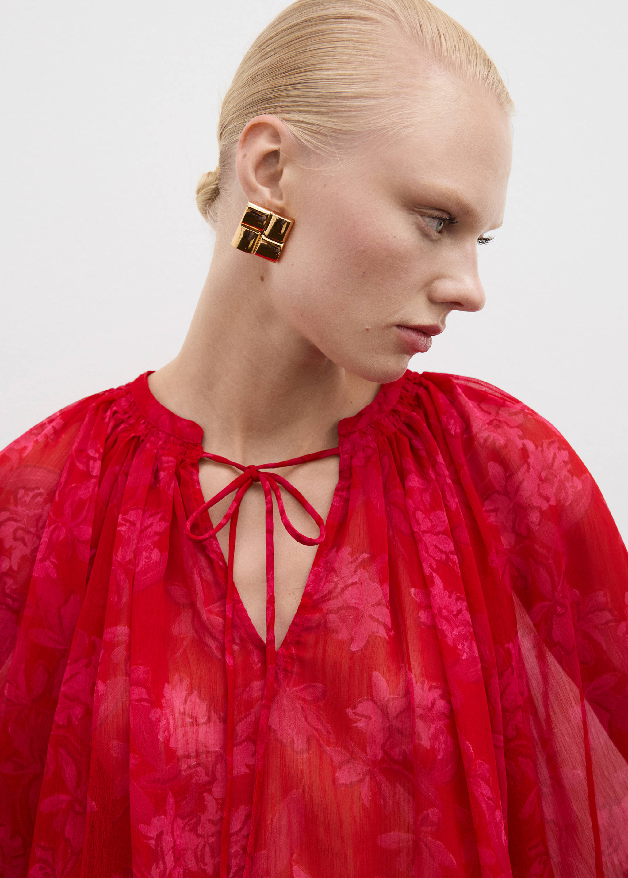 Semi-transparent floral-print blouse - Details of the article 1