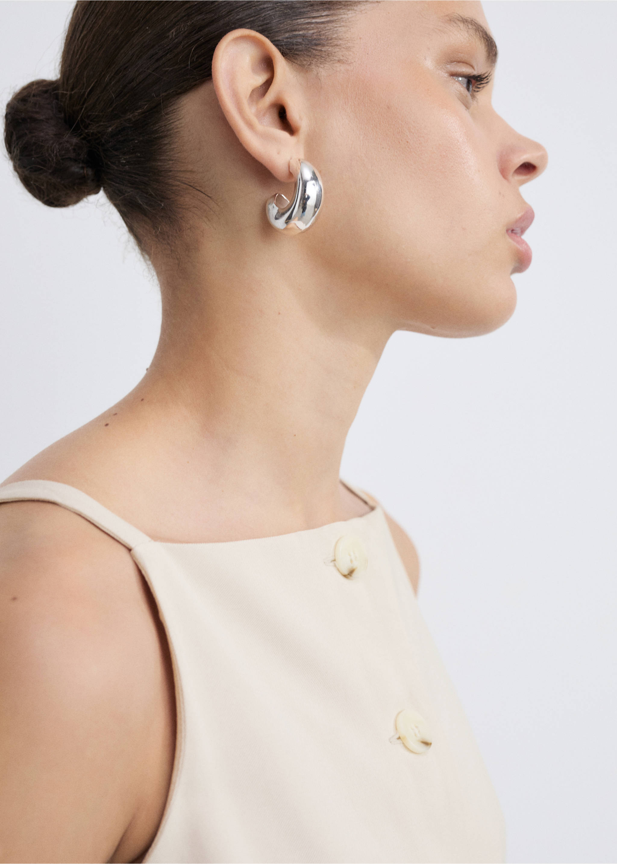 Short buttoned dress - Details of the article 1, Ecru. Ref: 77034029-00.