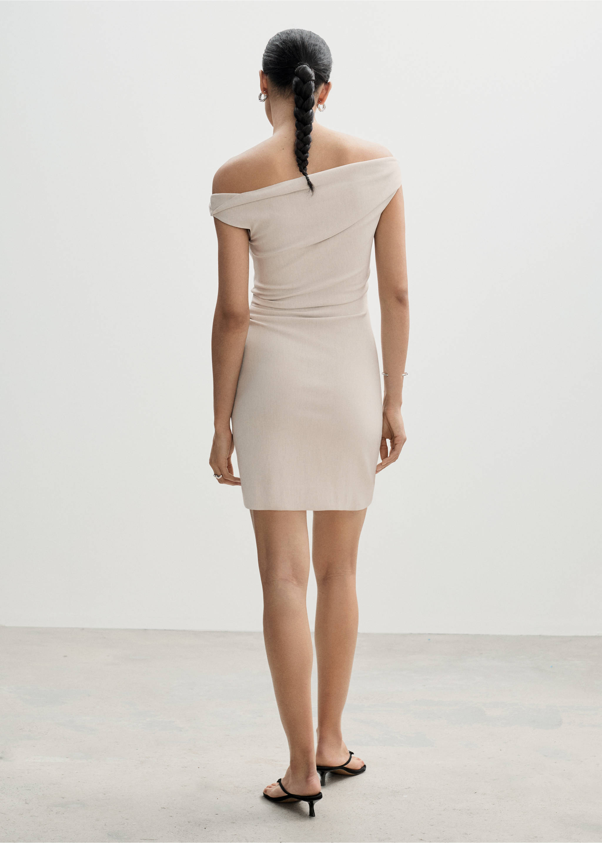 Asymmetric draped gown - Reverse of the article, Ecru. Ref: 77034030-00.