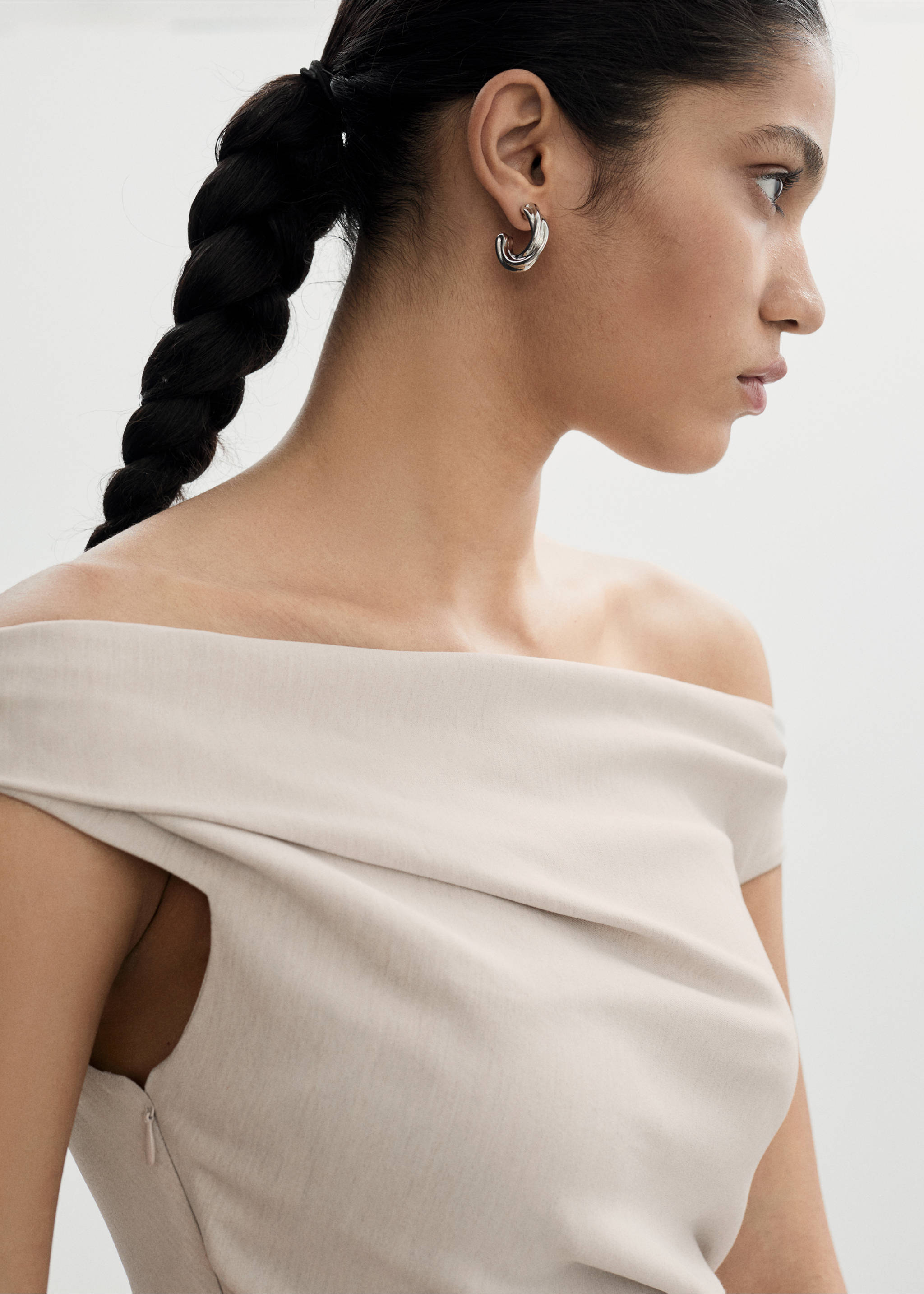 Asymmetric draped gown - Details of the article 1, Ecru. Ref: 77034030-00.