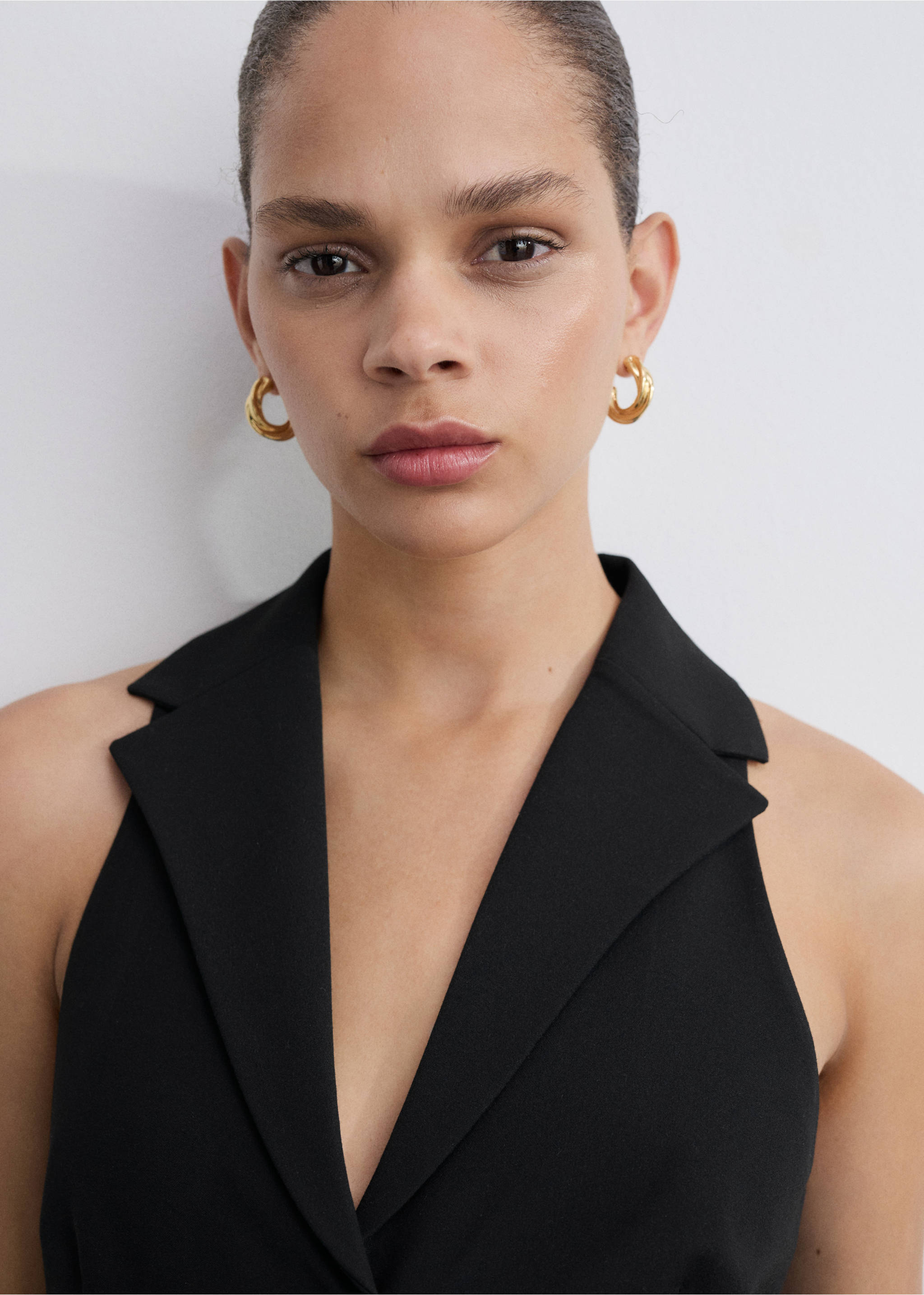 Short dress with lapel - Details of the article 1, Black. Ref: 77034032-00.