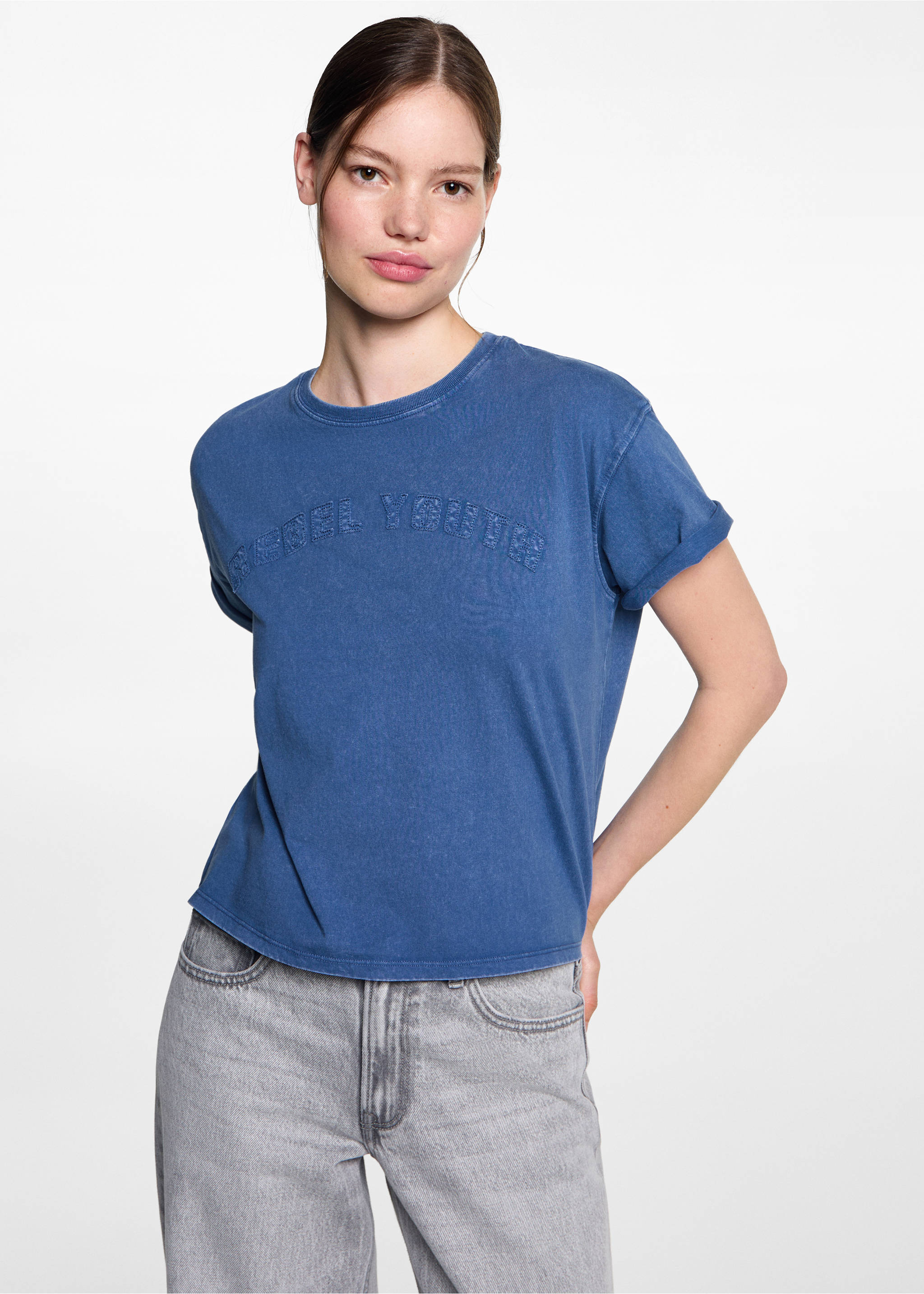 T-shirt message brodé - Plan moyen, Vert. Ref: 77034048-00.