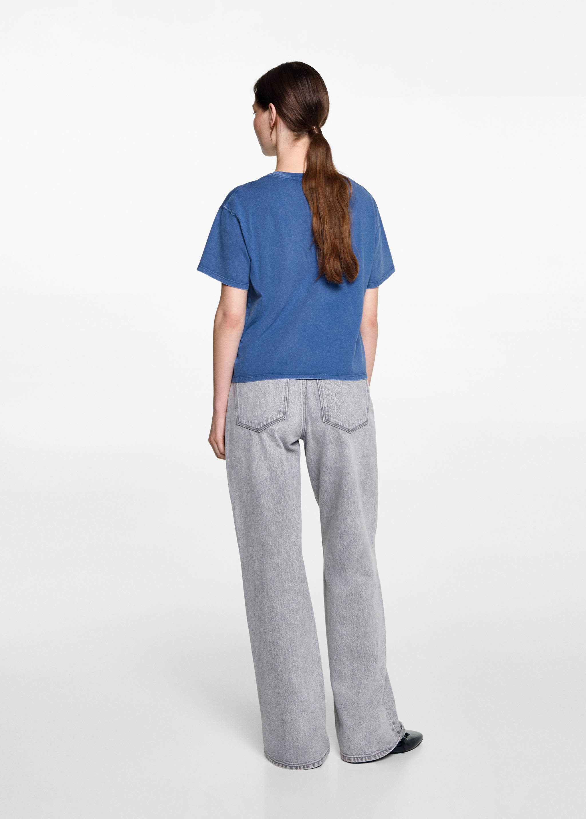 Embroidered message T-shirt - Reverse of the article