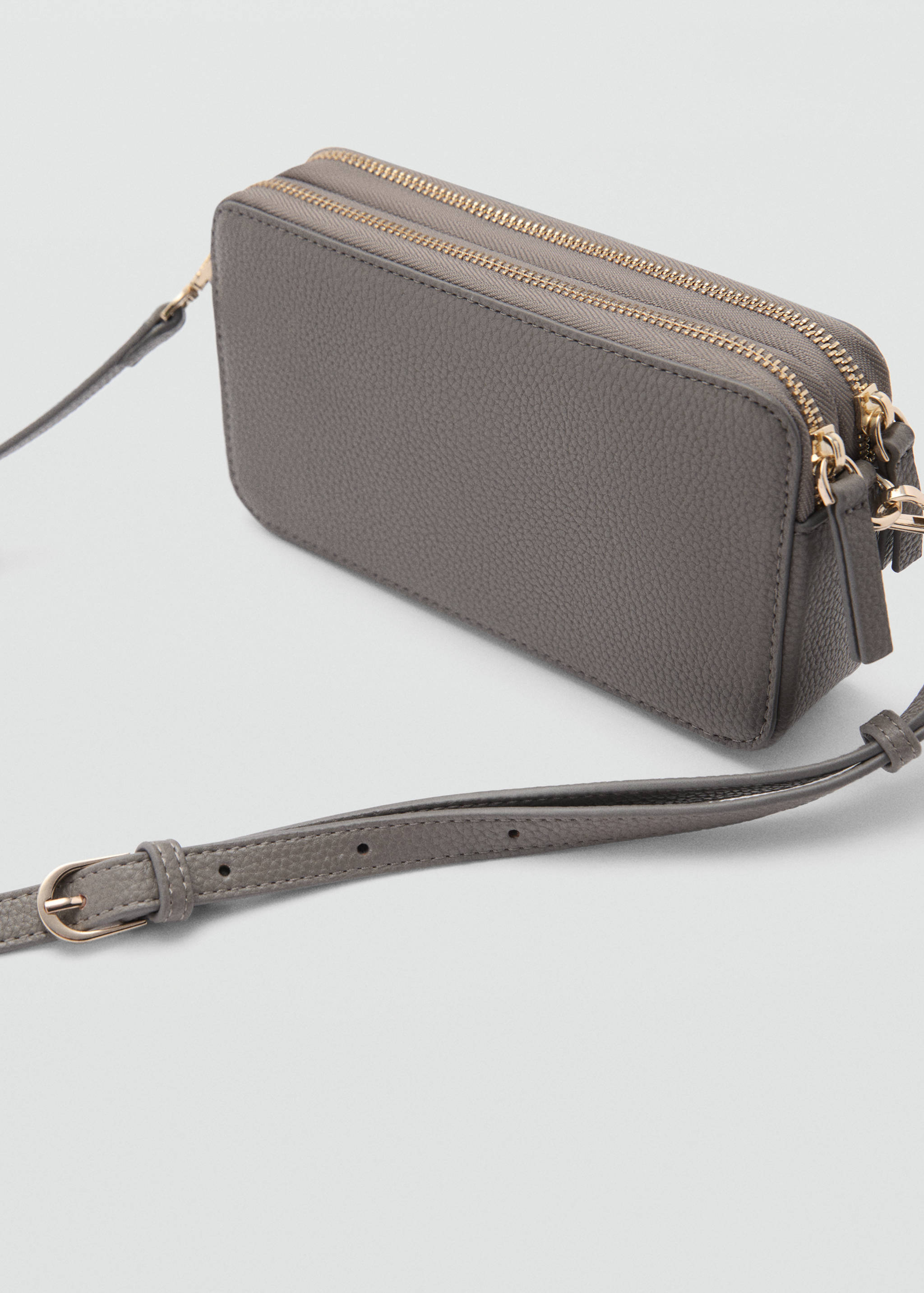 Shoulder bag with double zip - Details of the article 2