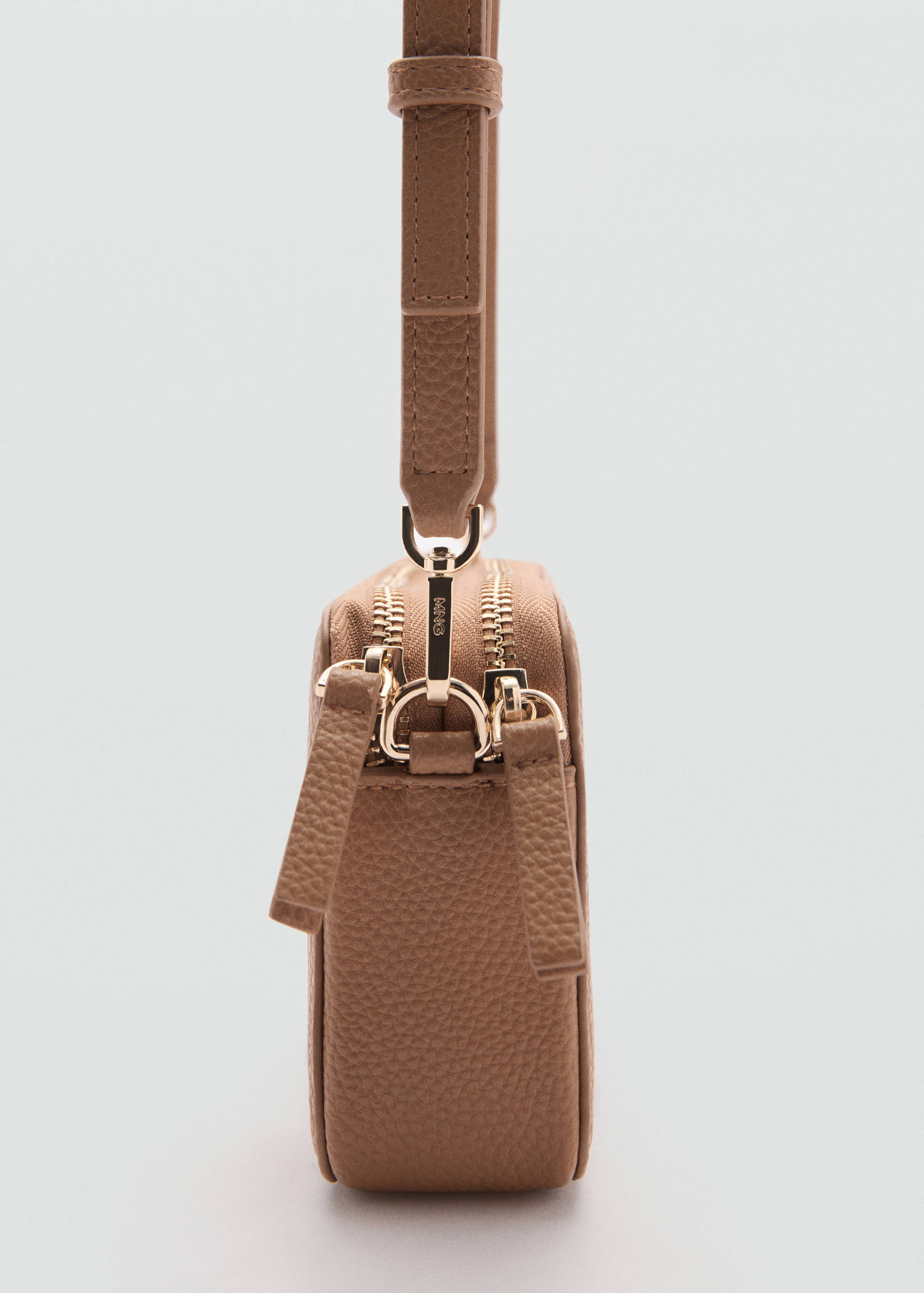 Shoulder bag with double zip - Details of the article 2