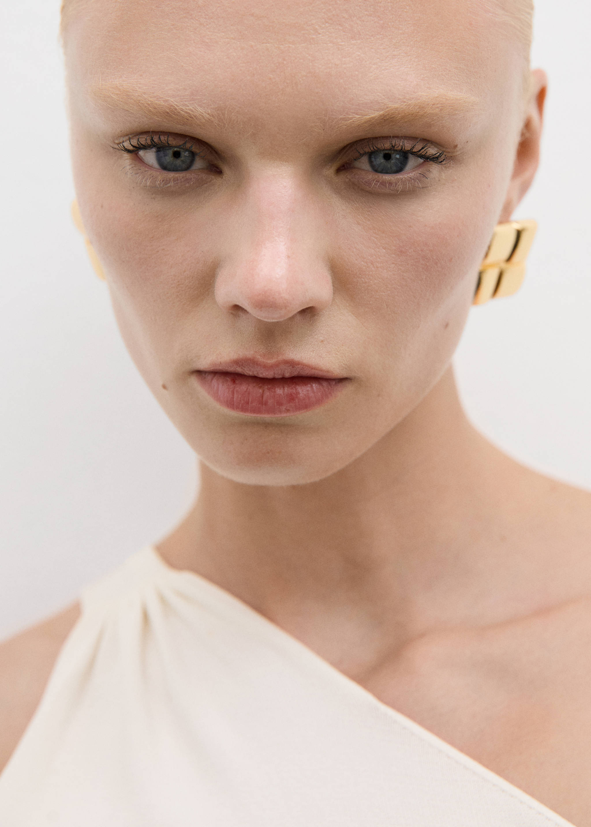 Asymmetric design top - Details of the article 1