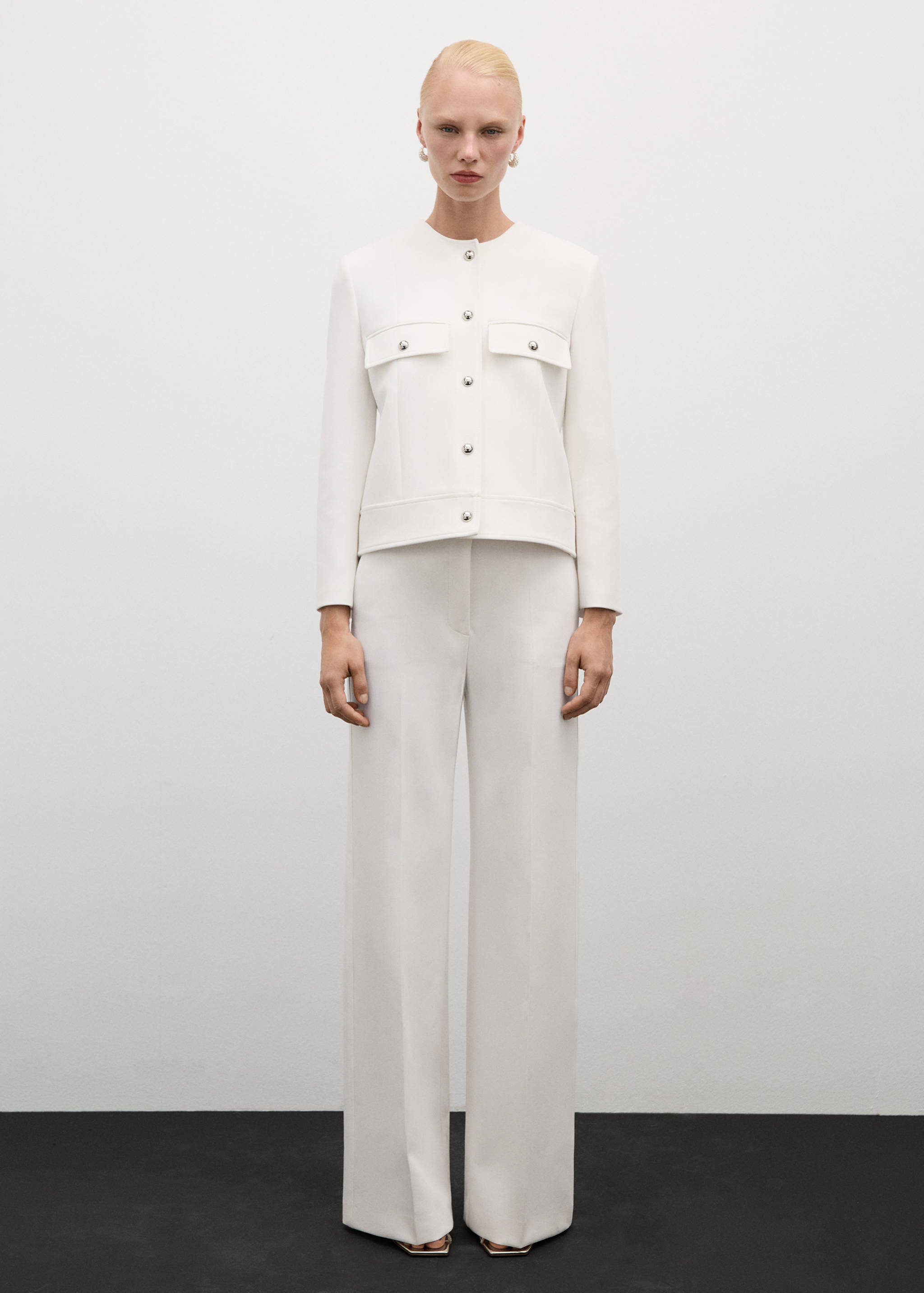 Buttoned jacket with pockets - General plane