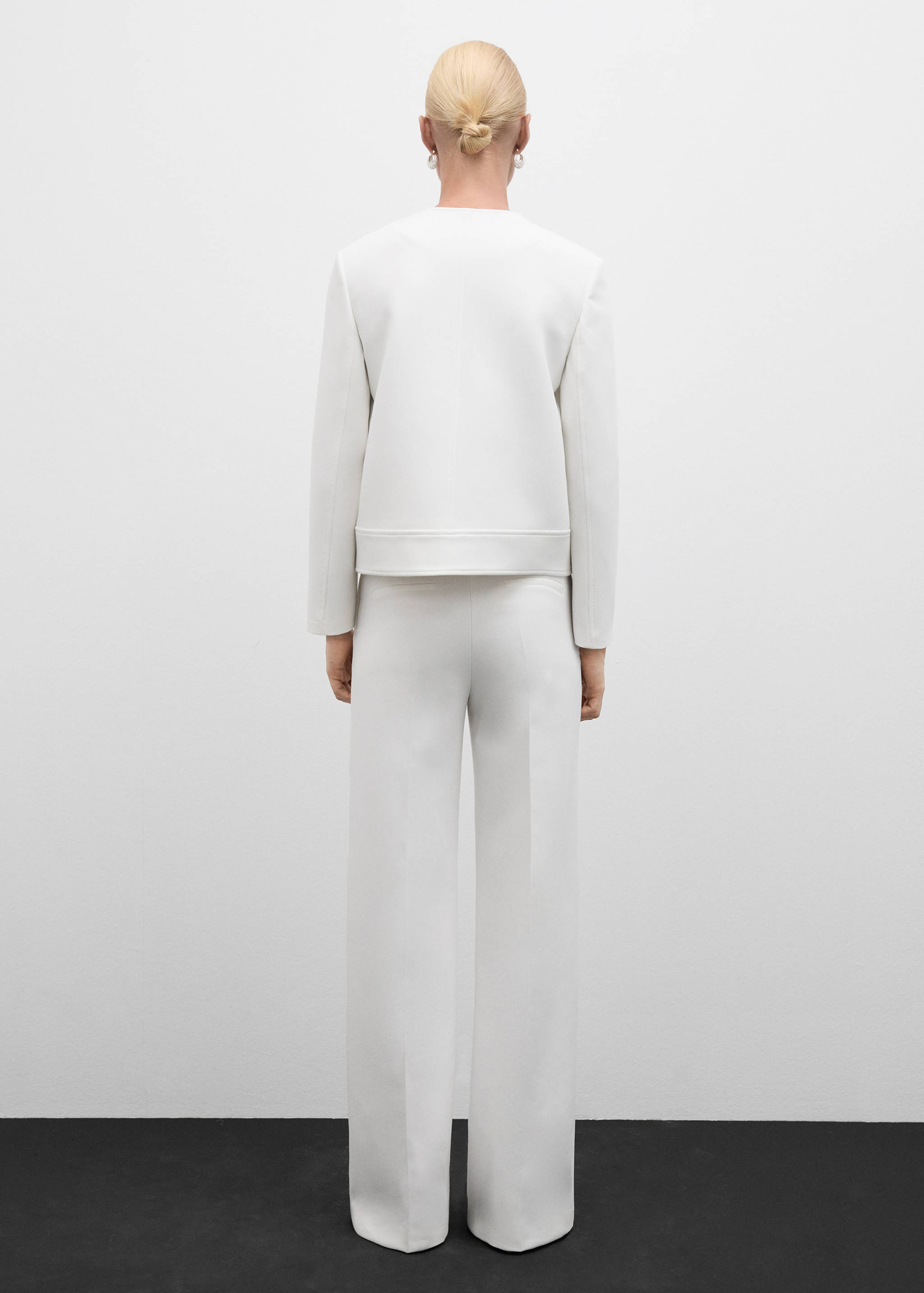 Buttoned jacket with pockets - Reverse of the article