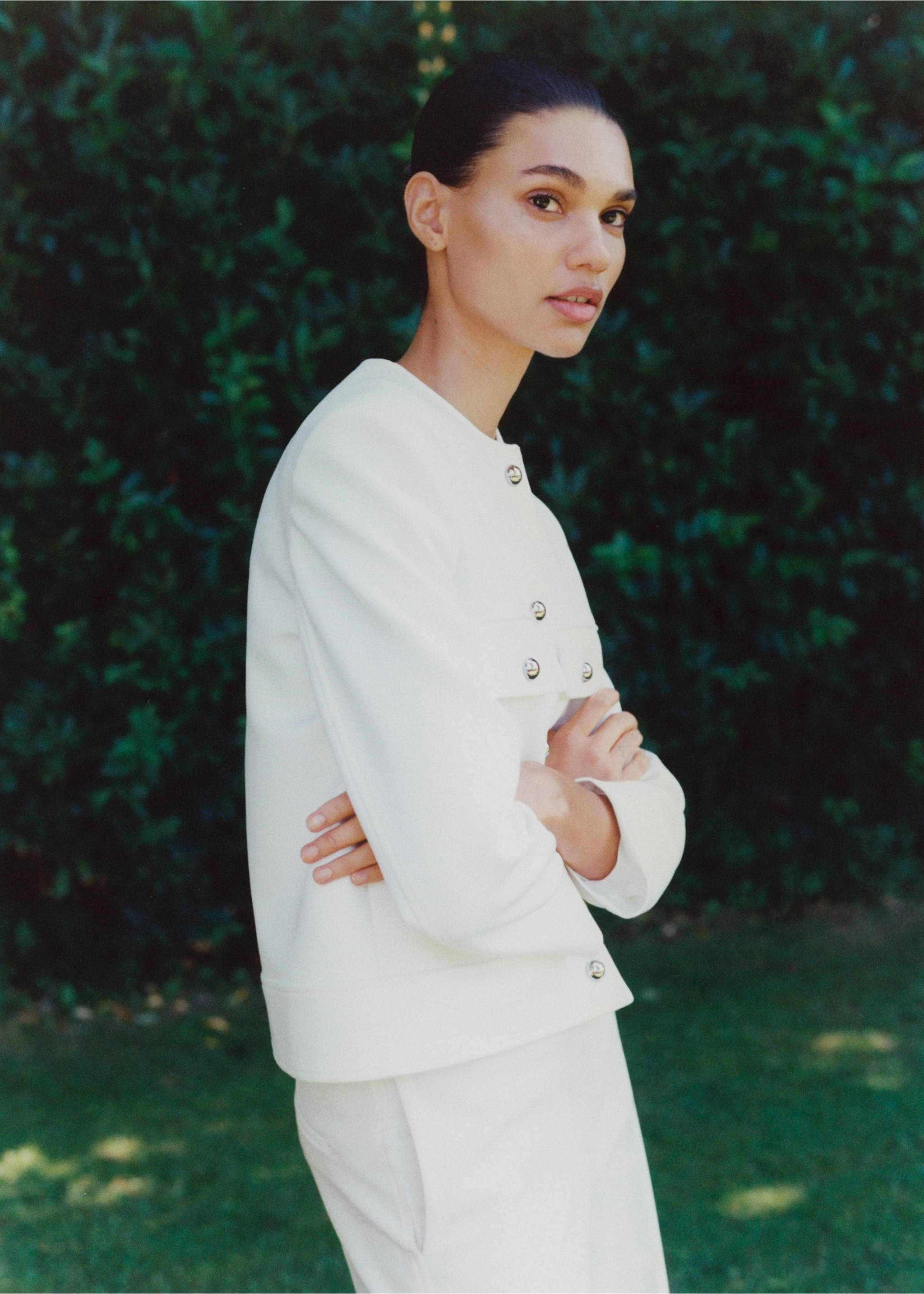 Dzseki gombbal záródó zsebekkel - A termék adatai 7, Fehér. Ref: 77034068-00.