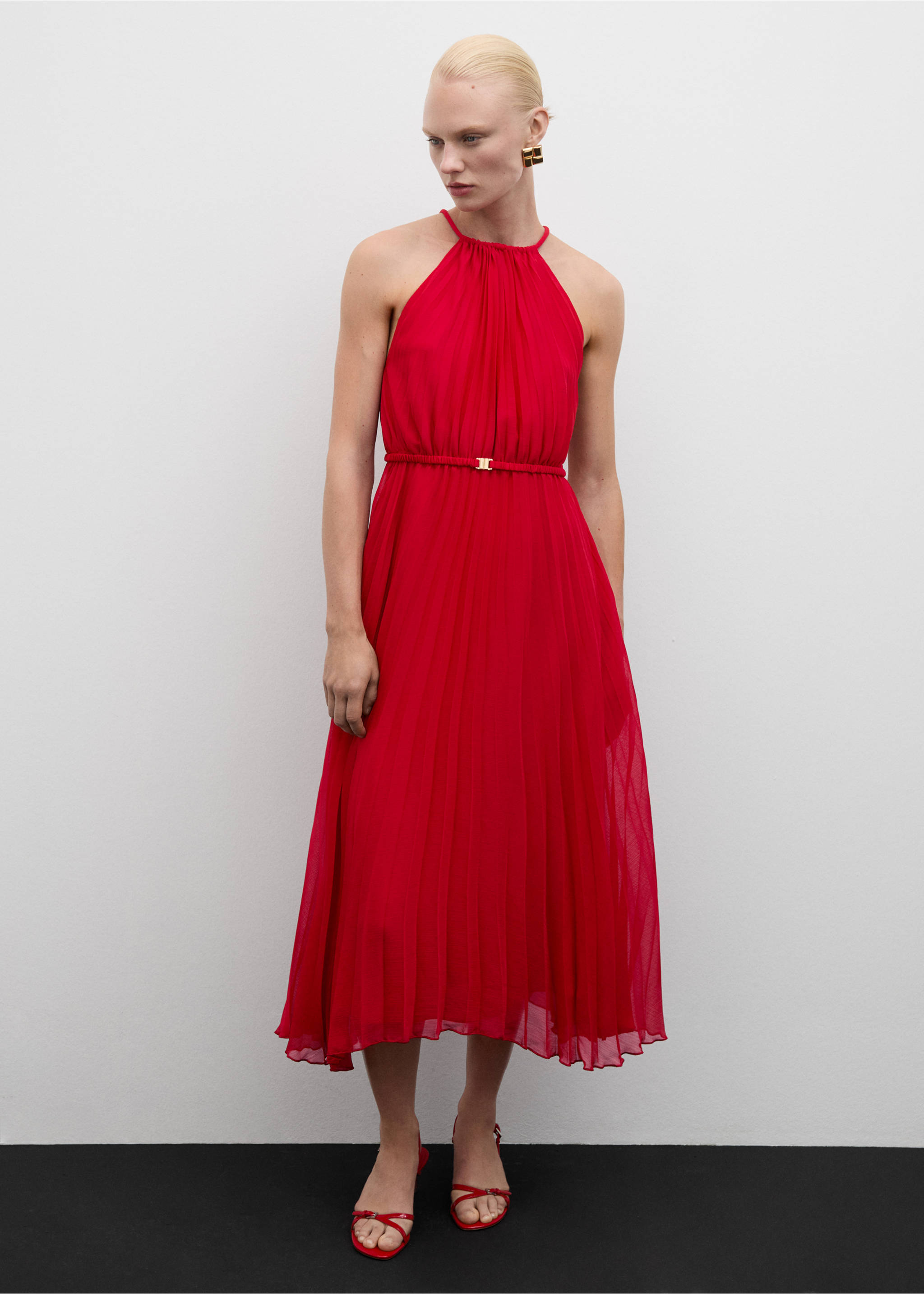 Belt pleated dress - General plane, Red. Ref: 77034070-00.