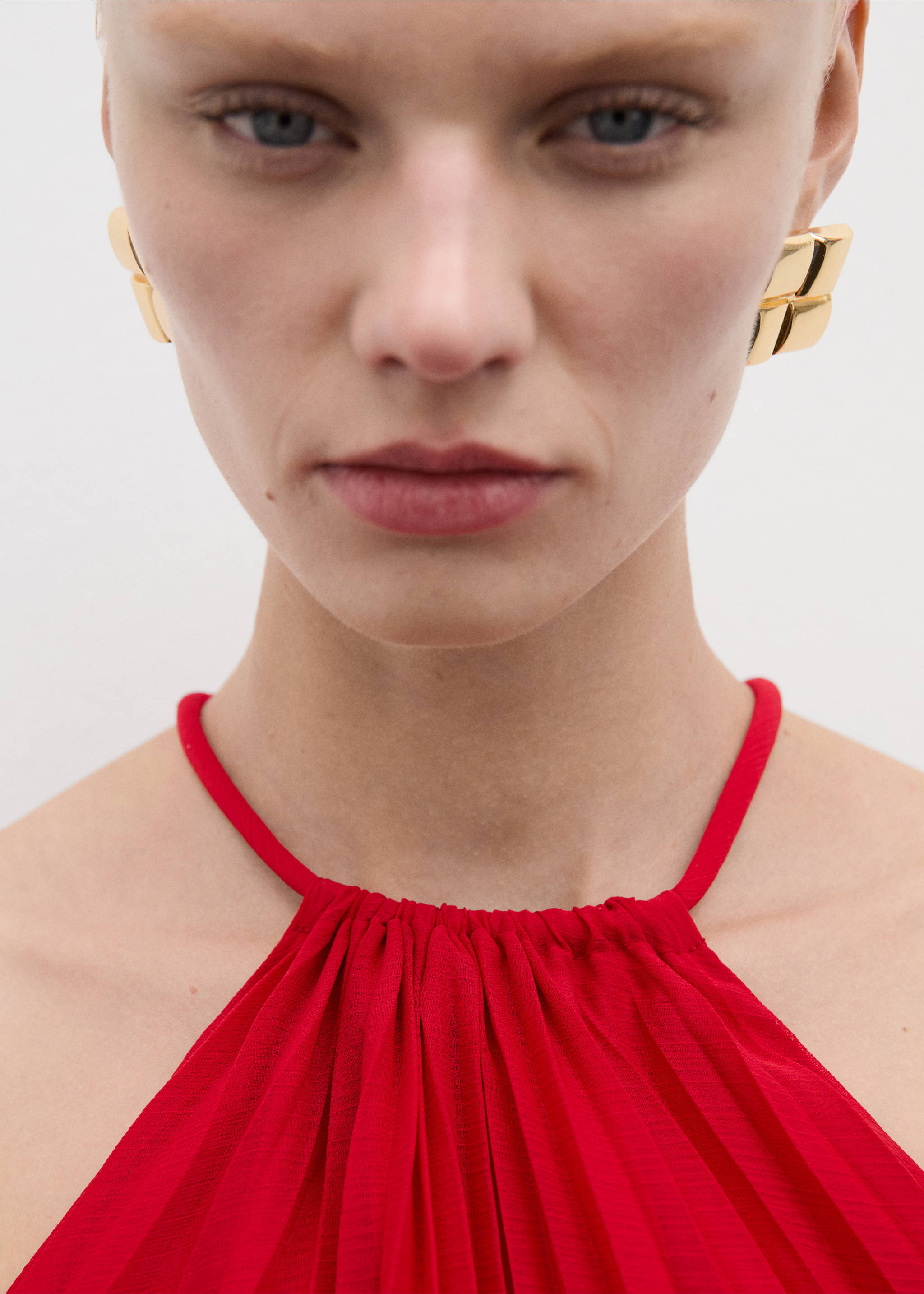 Belt pleated dress - Details of the article 1, Red. Ref: 77034070-00.