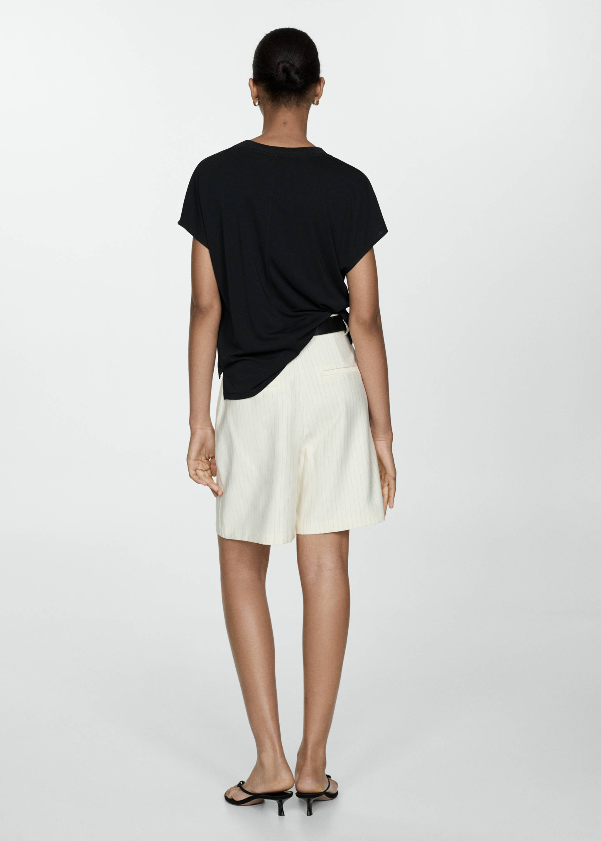 T-shirt col en V - Verso de l’article