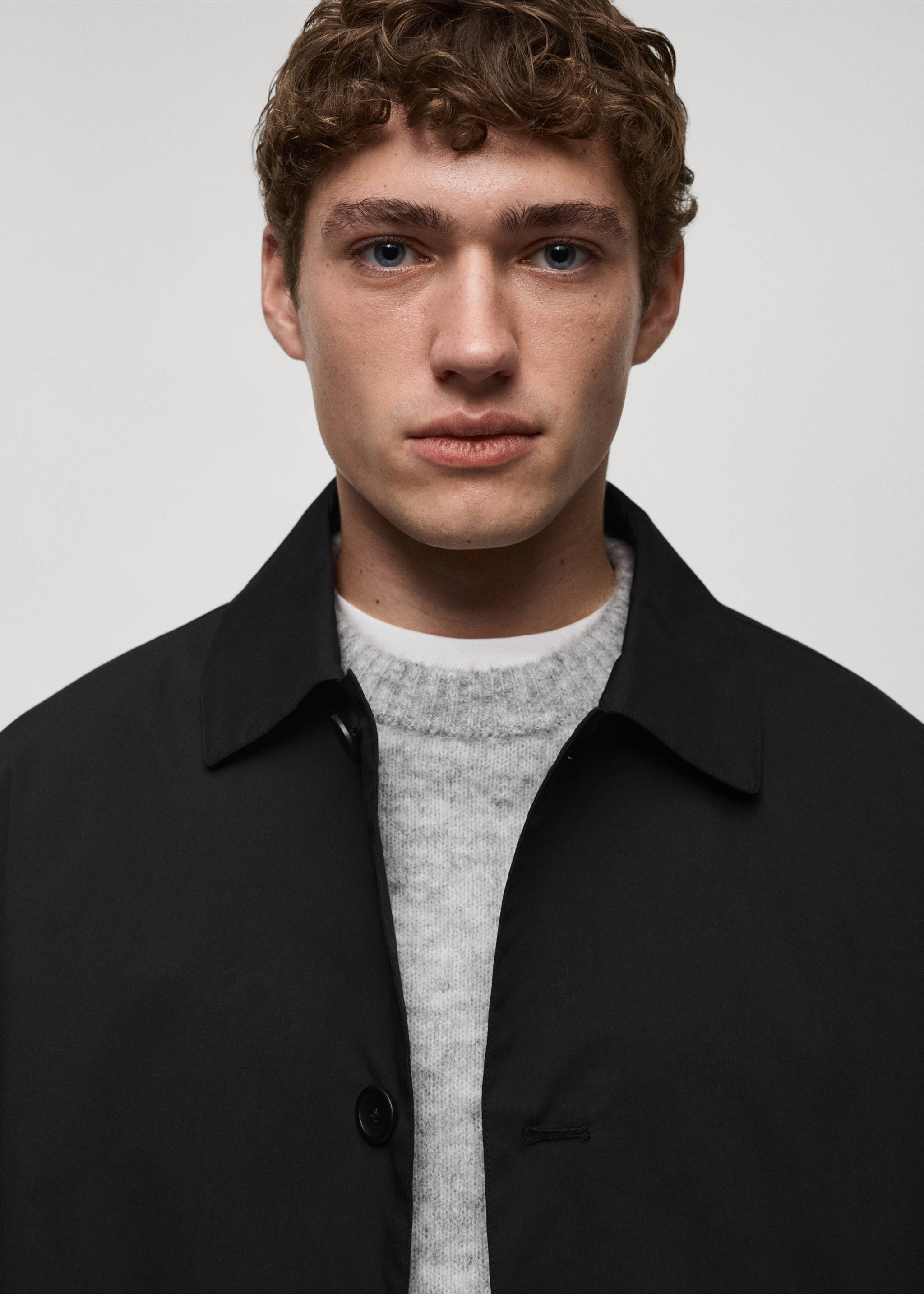 Classic water-repellent trench coat - Details of the article 1, Black. Ref: 77034434-00.