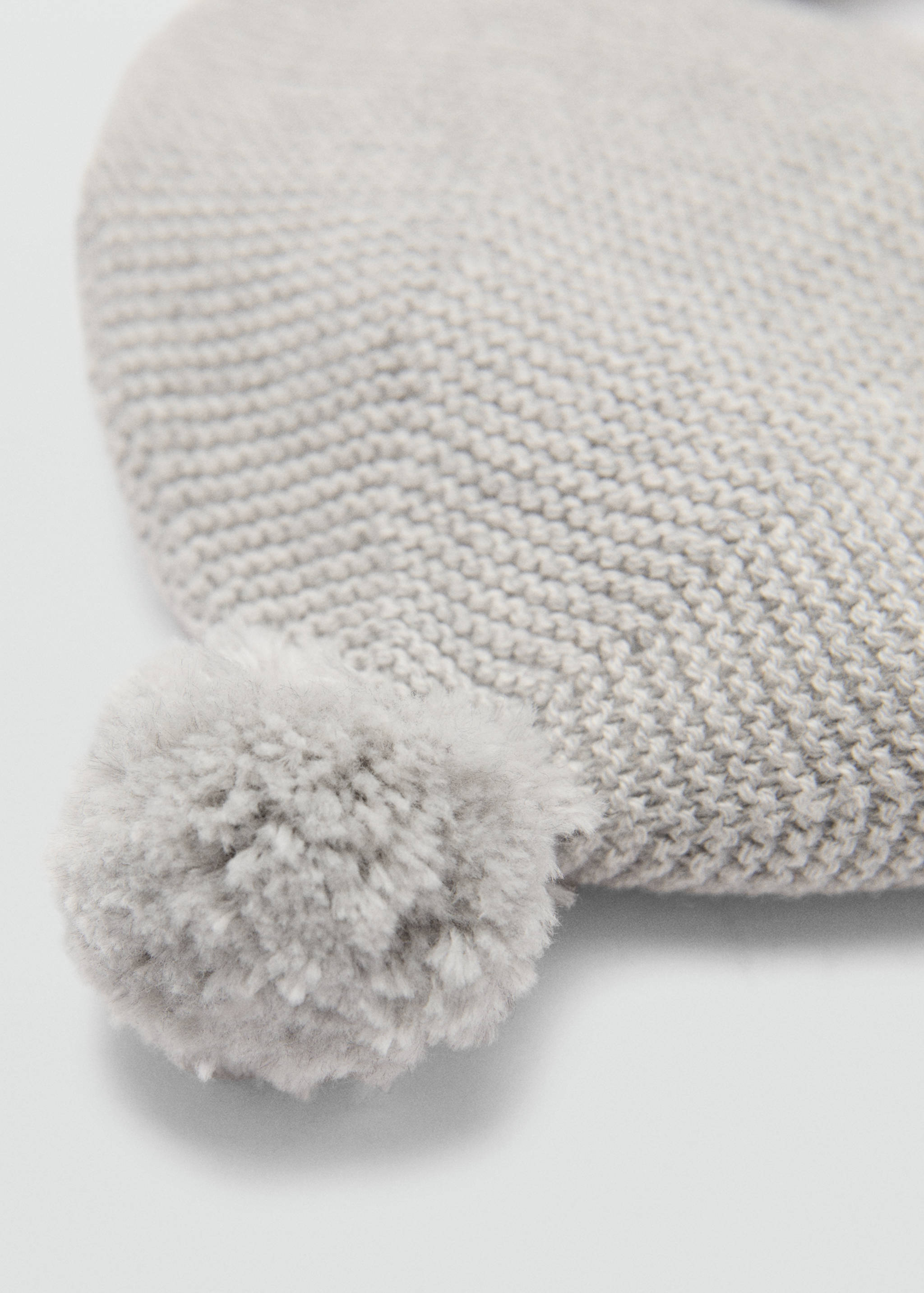 Pom pom cable-knit beanie - Details of the article 1