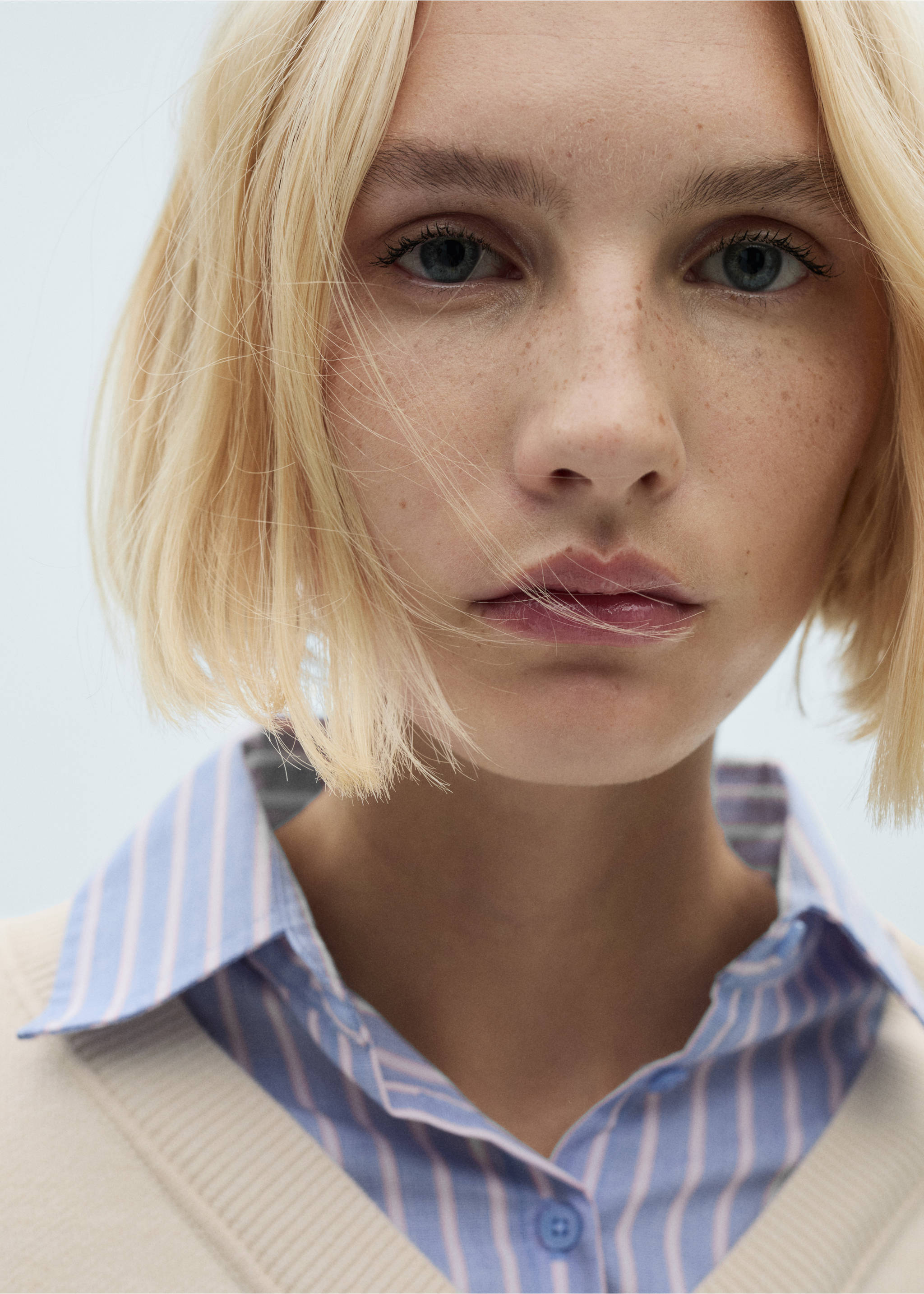 Combined shirt sweater - Details of the article 1, Ecru. Ref: 77034768-00.