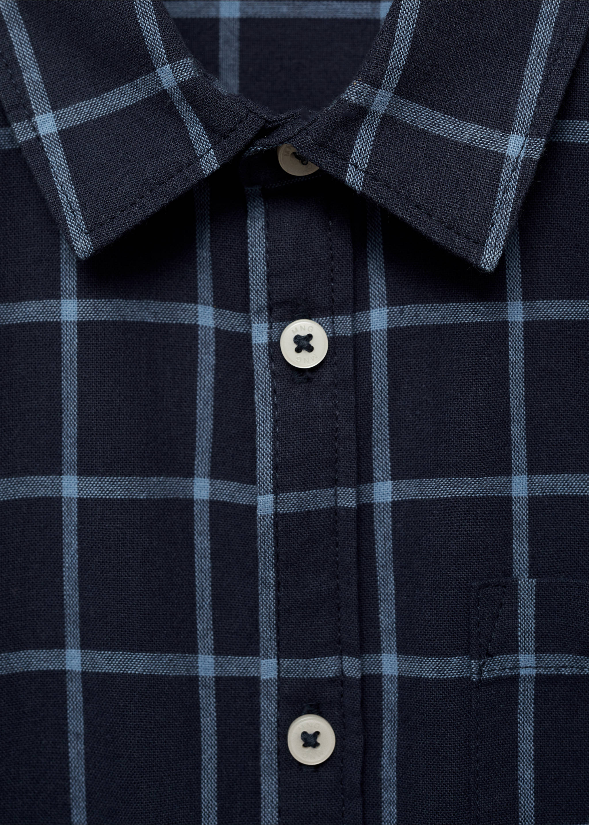 Camisa regular fit cotó quadres - Detall de l'article 8, Blau marí fosc. Ref: 77034773-00.