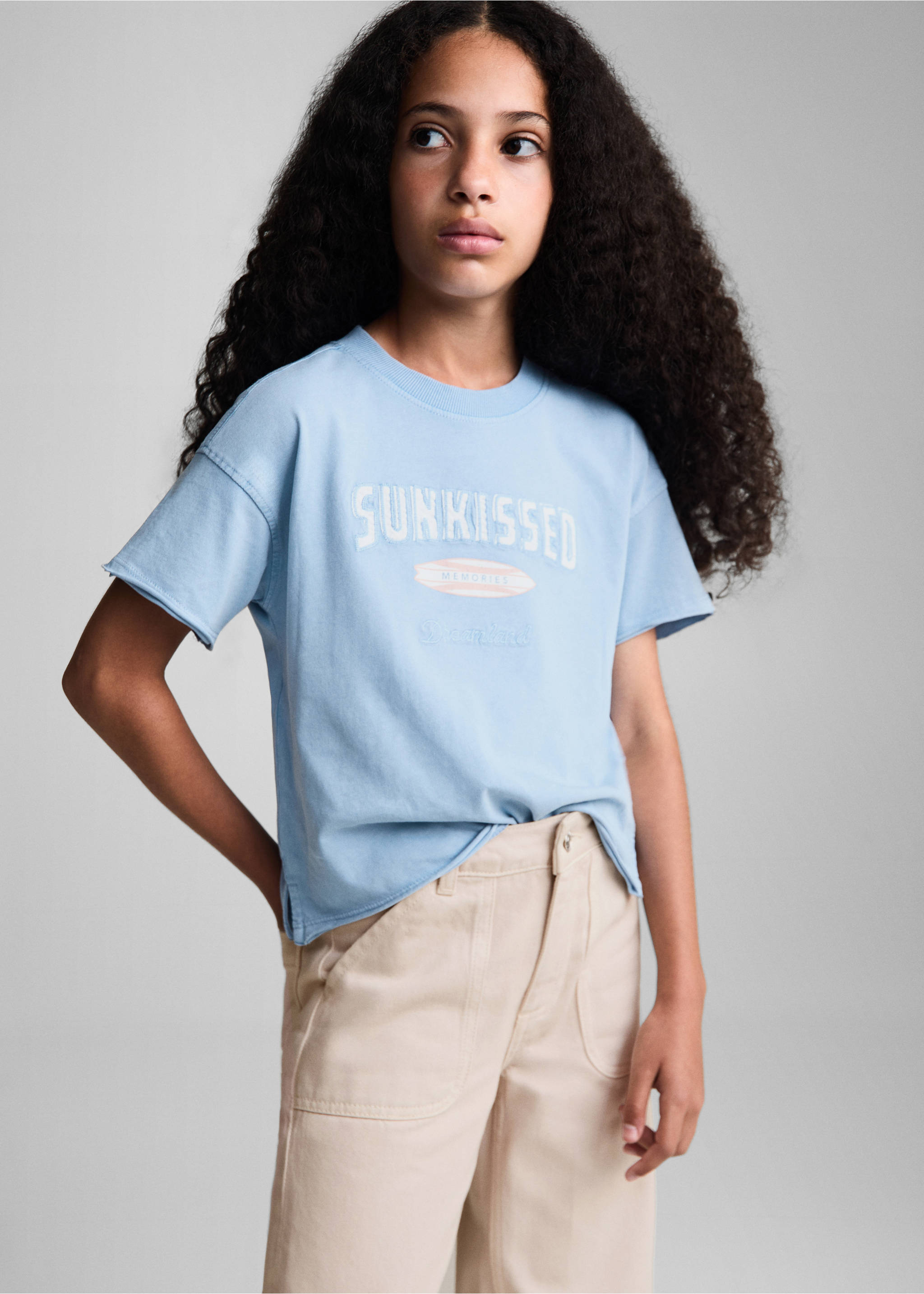 Tričko s potiskem surfařského motivu - Náhled ve středové rovině, Modrá porcelánová. Ref: 77034774-00.