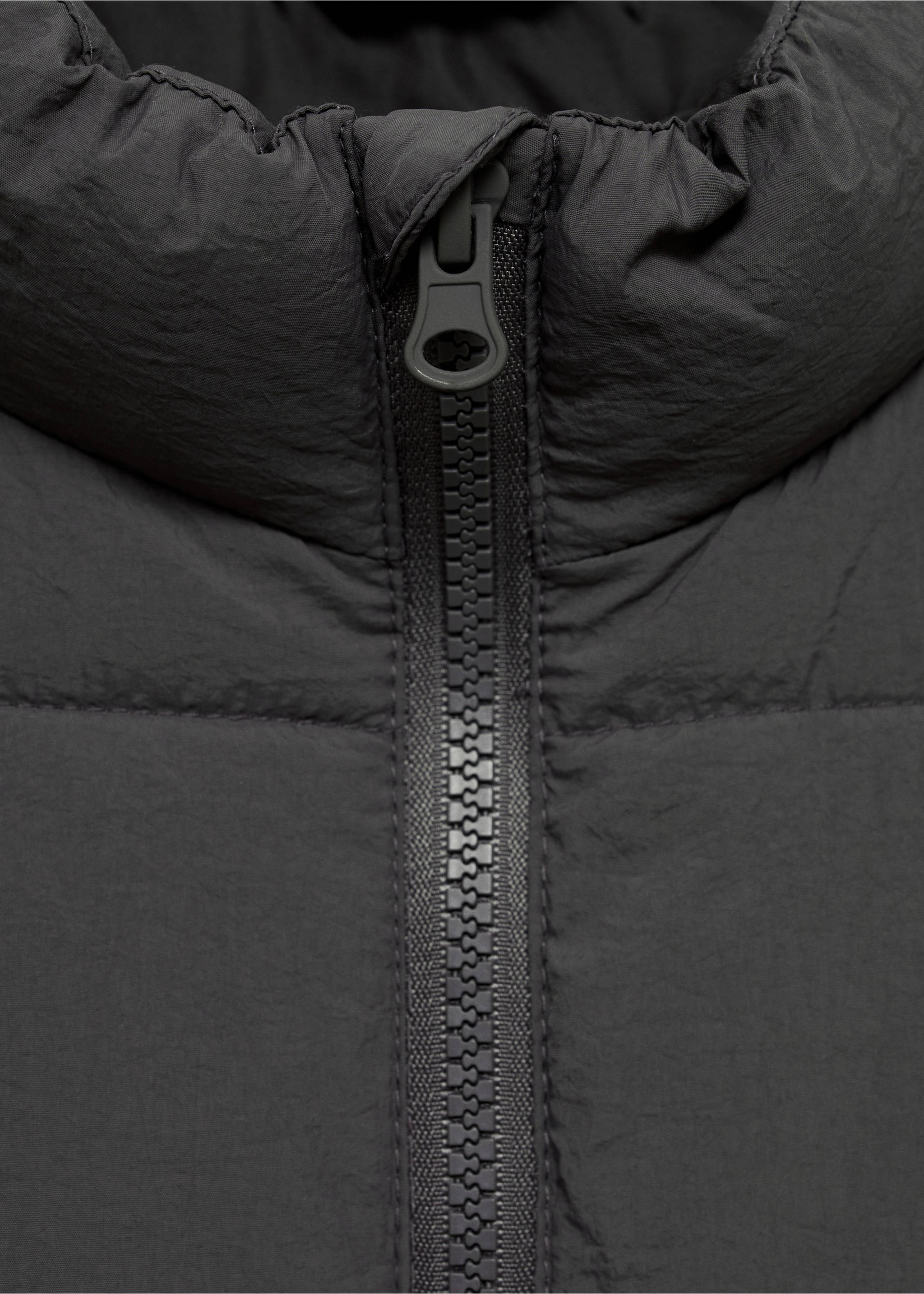 Vattert vest med lommer - Artikkeldetalj 0, Grå. Ref: 77034781-00.