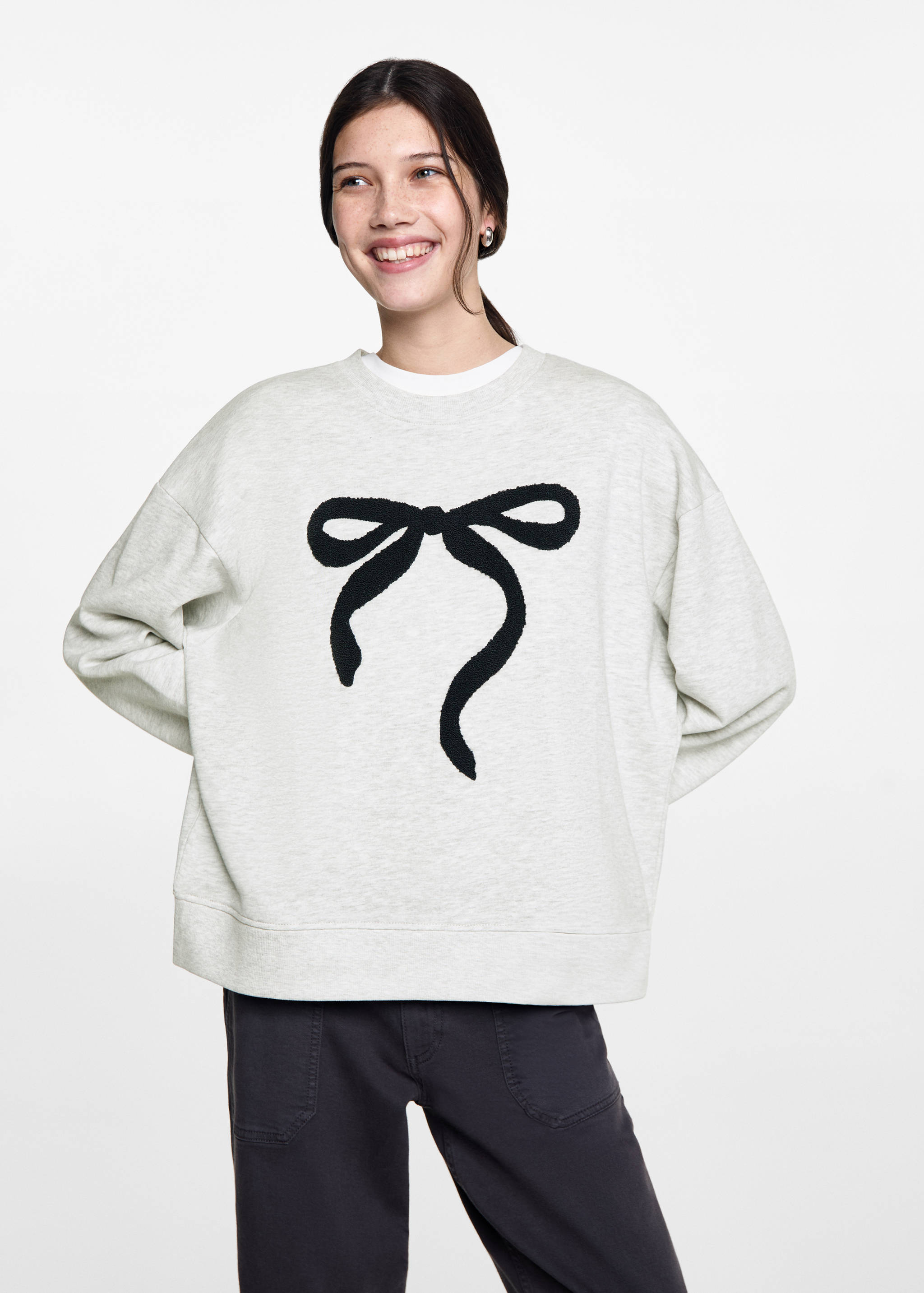 Sweatshirt mit Reliefdessin - Mittlere Ansicht